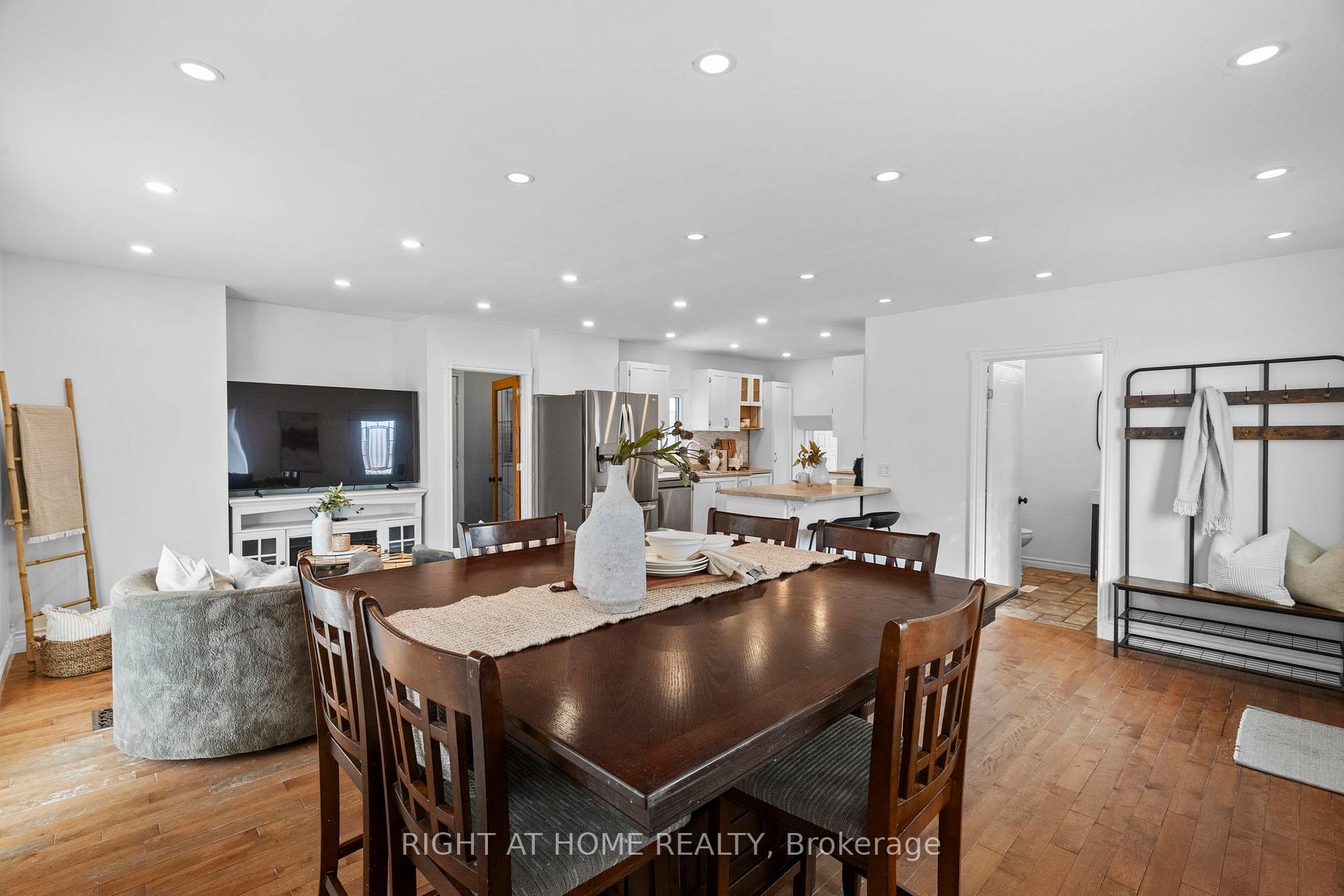Photo 10 of 110 Ontario Street, Clarington, Bowmanville — HOMEH