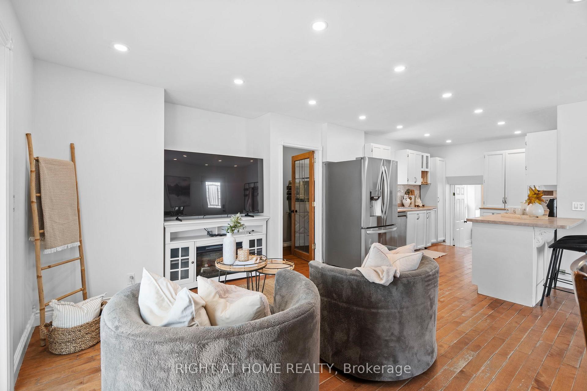 Photo 12 of 110 Ontario Street, Clarington, Bowmanville — HOMEH