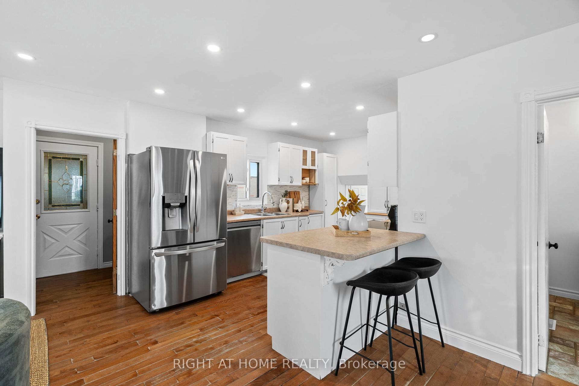 Photo 17 of 110 Ontario Street, Clarington, Bowmanville — HOMEH