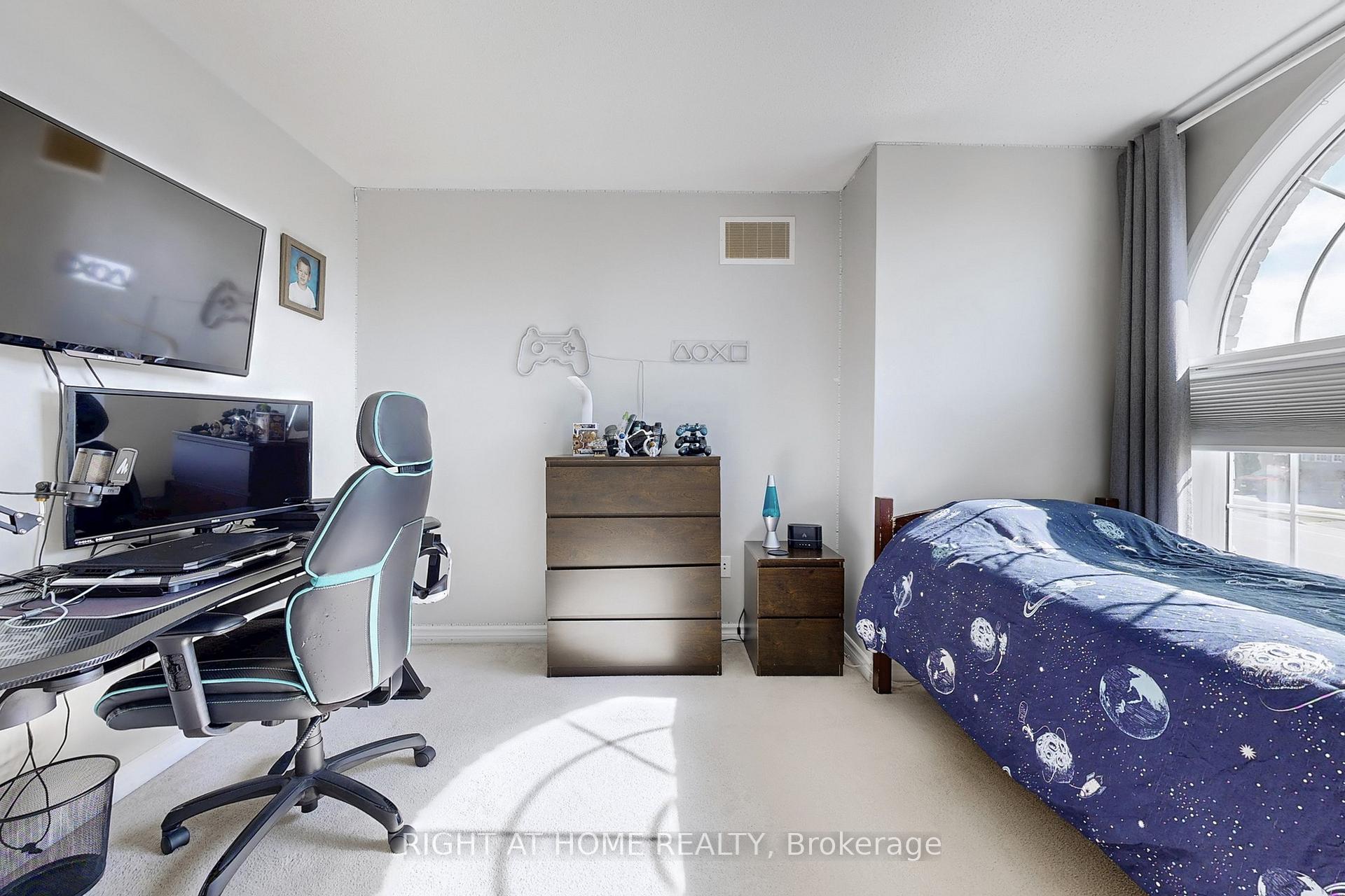 Photo 4 of 418 Mapleton Avenue, Barrie, Ardagh — HOMEH