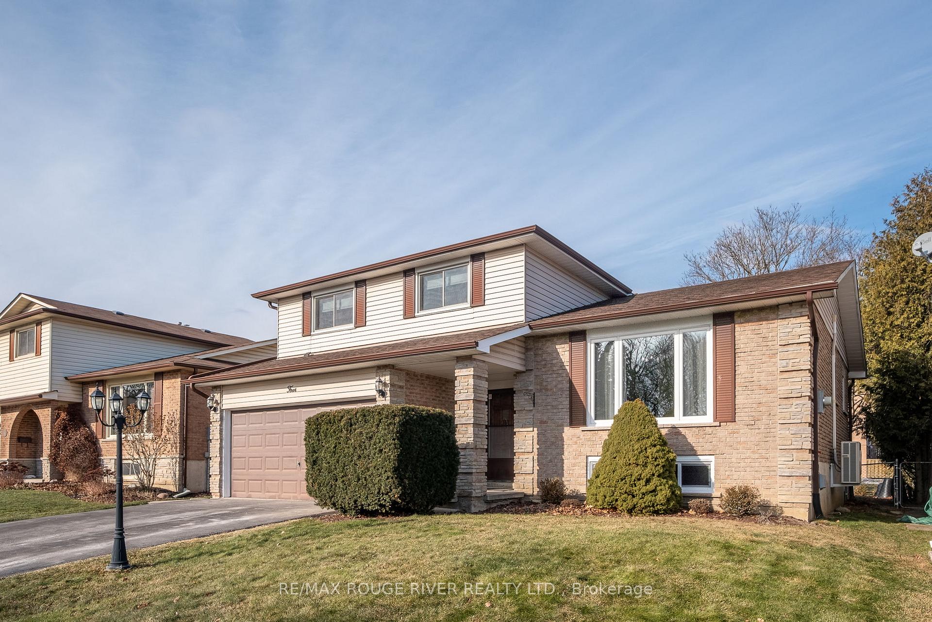 Photo 2 of 4 Spry Avenue, Clarington, Bowmanville — HOMEH