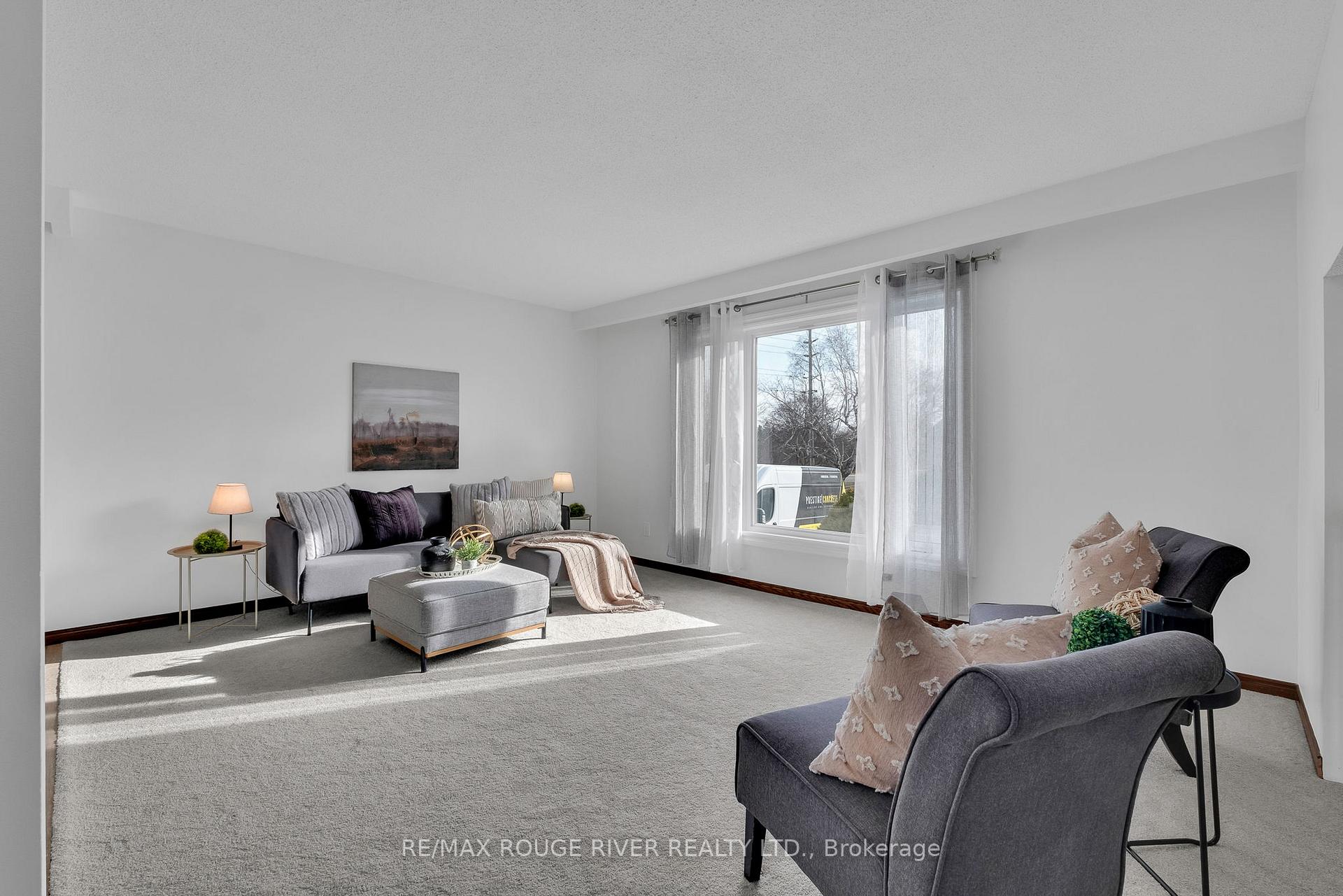 Photo 6 of 4 Spry Avenue, Clarington, Bowmanville — HOMEH