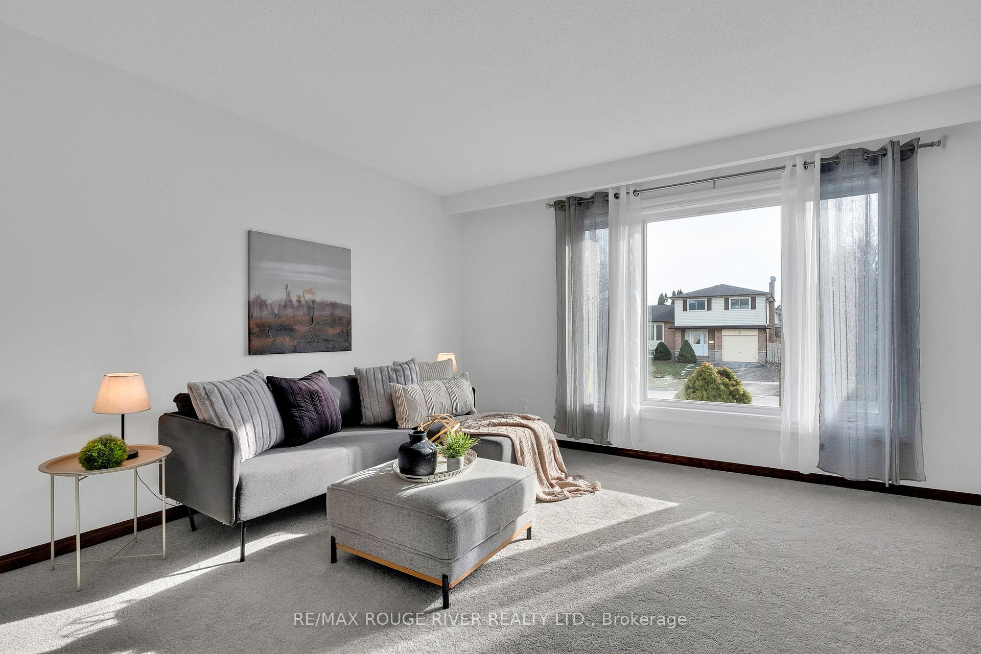 Photo 7 of 4 Spry Avenue, Clarington, Bowmanville — HOMEH