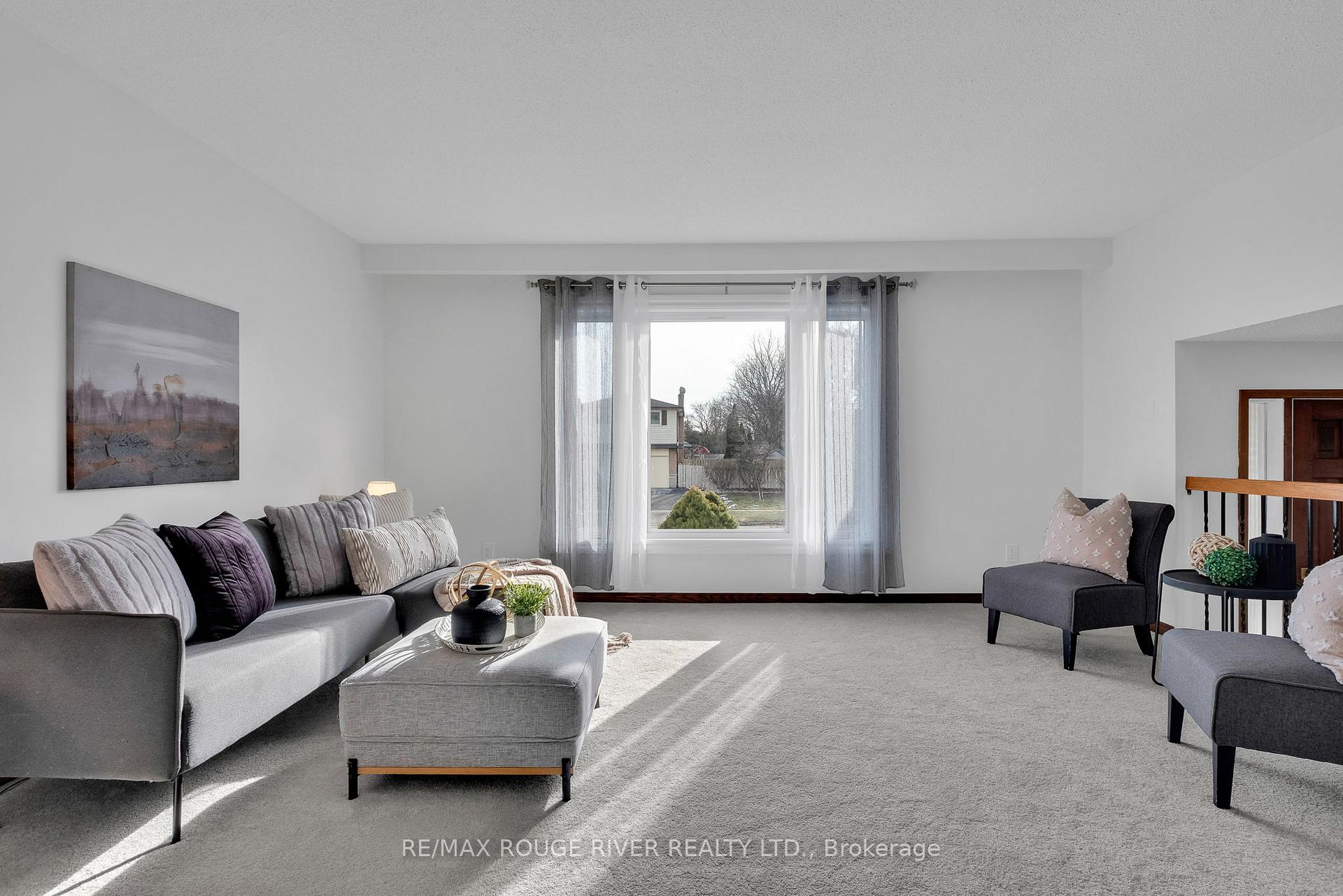Photo 8 of 4 Spry Avenue, Clarington, Bowmanville — HOMEH