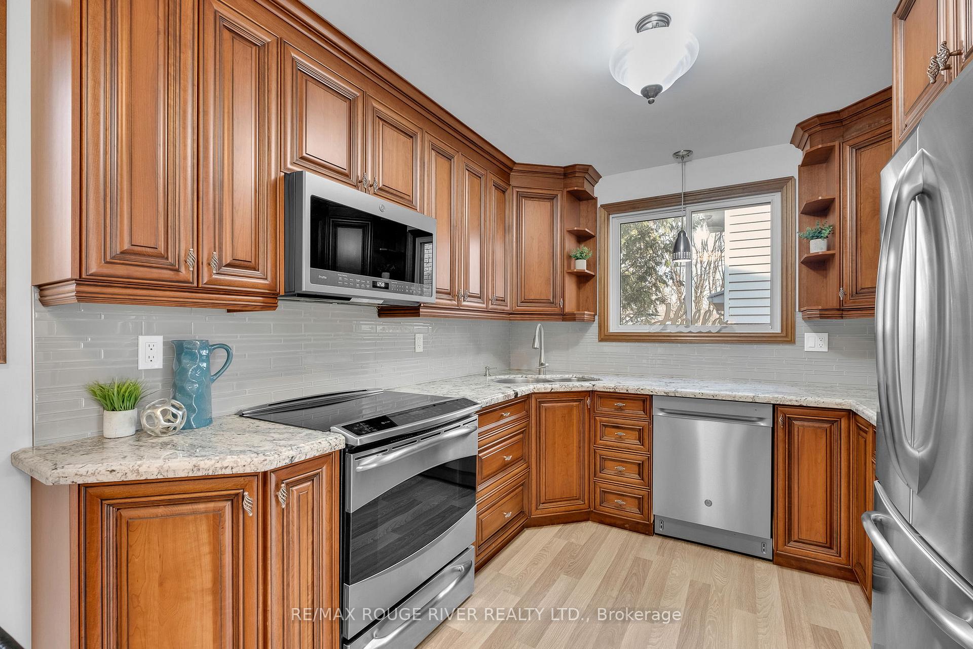 Photo 11 of 4 Spry Avenue, Clarington, Bowmanville — HOMEH