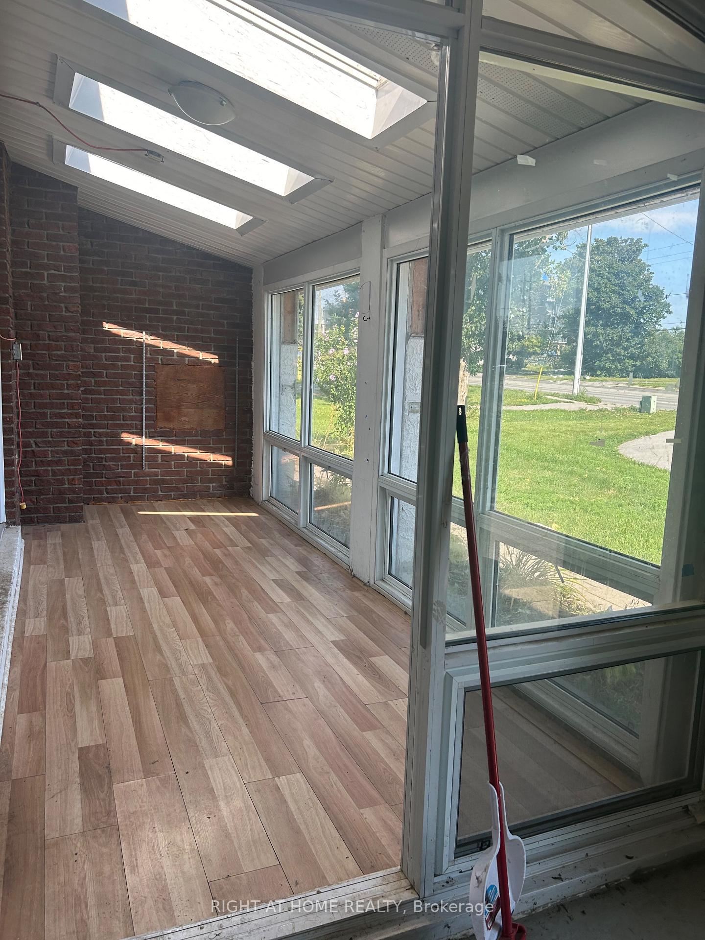 Photo 4 of 1592 Highway # 2 Street, Clarington, Courtice — HOMEH