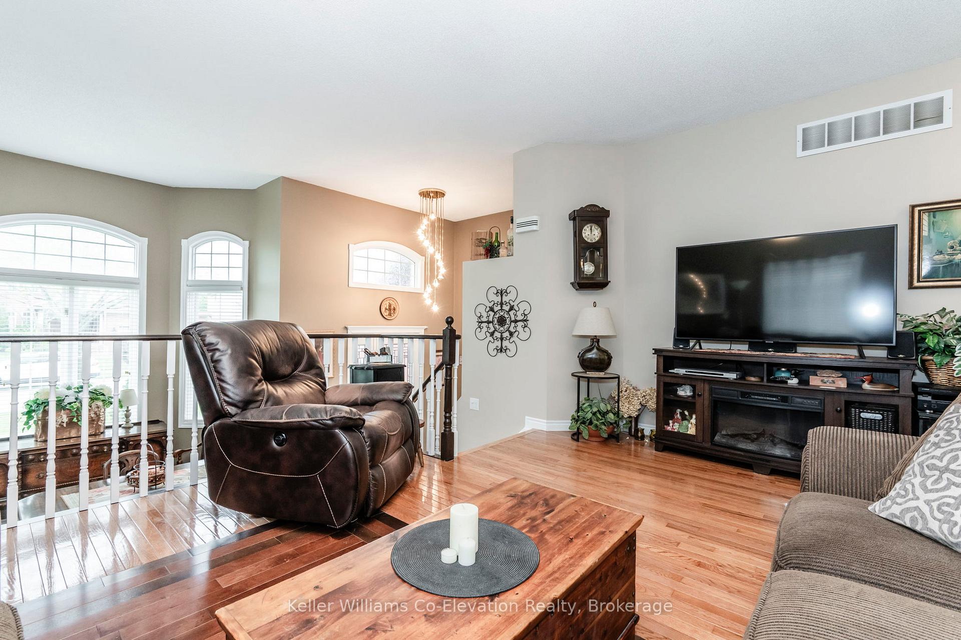 Photo 5 of 33 Allsop Crescent, Barrie, Holly — HOMEH