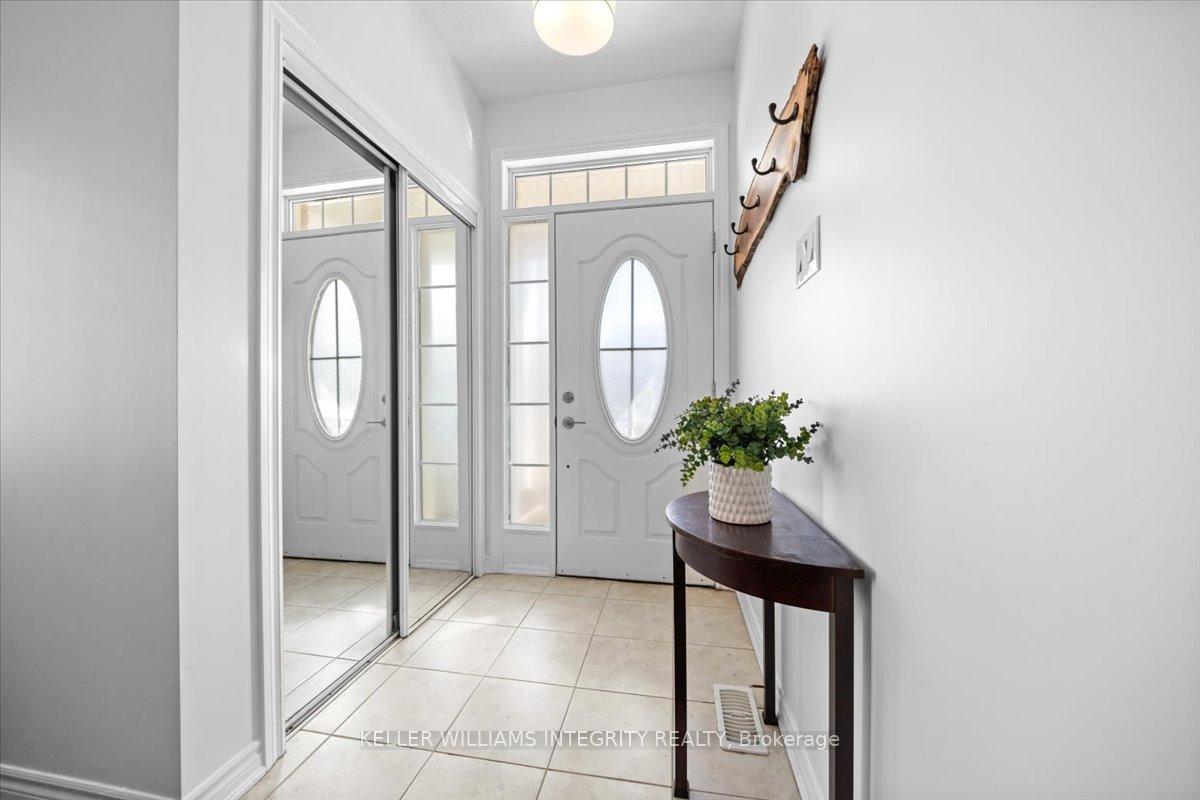 Photo 3 of 542 Dundonald Drive, Ottawa, Barrhaven - Half Moon Bay — HOMEH