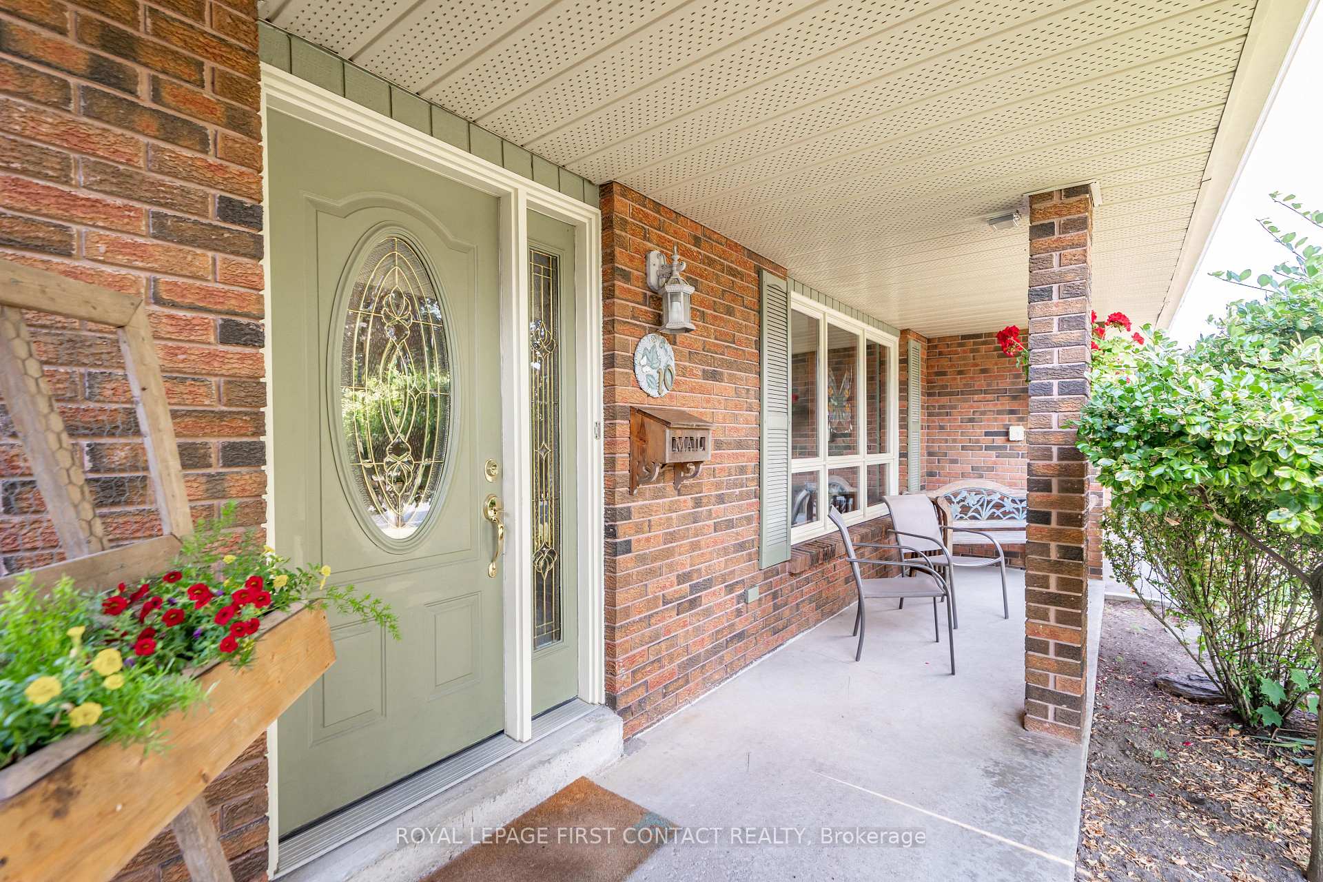 Photo 2 of 10 Grand Place, Barrie, Allandale Heights — HOMEH
