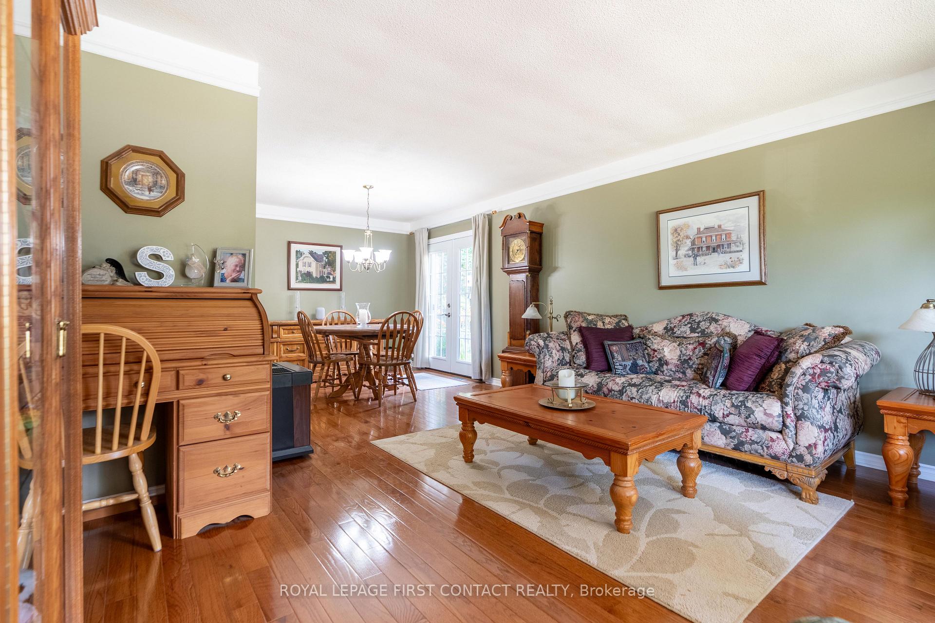 Photo 3 of 10 Grand Place, Barrie, Allandale Heights — HOMEH