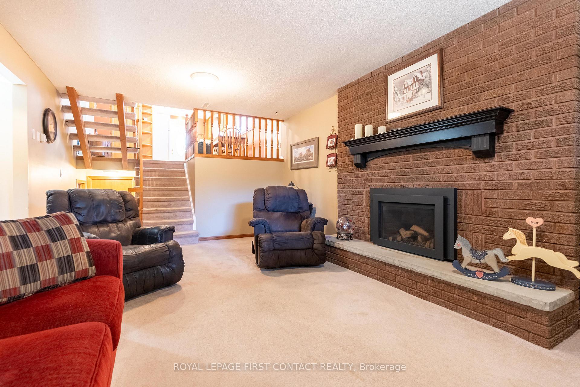 Photo 12 of 10 Grand Place, Barrie, Allandale Heights — HOMEH