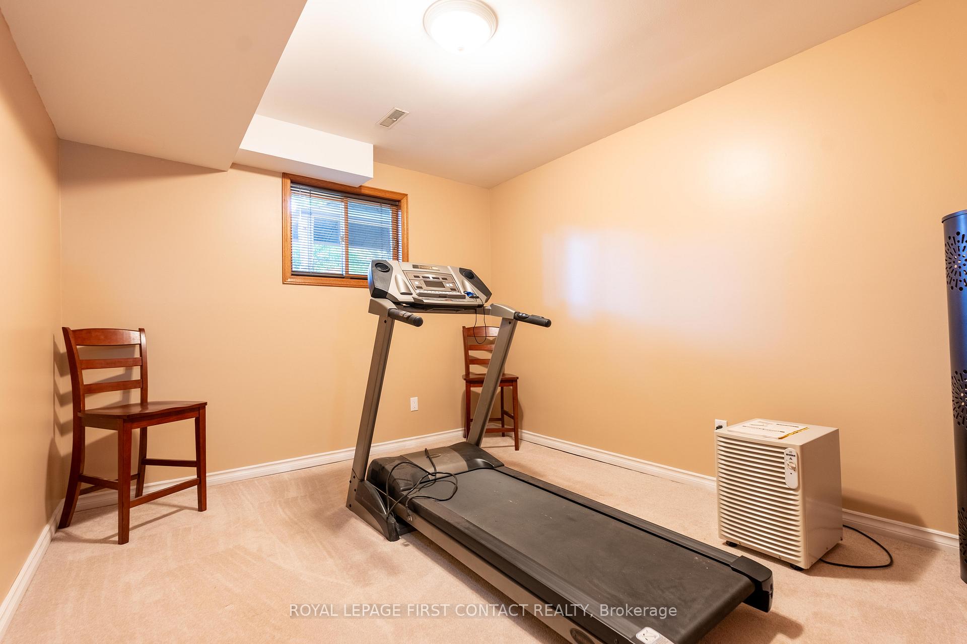 Photo 13 of 10 Grand Place, Barrie, Allandale Heights — HOMEH