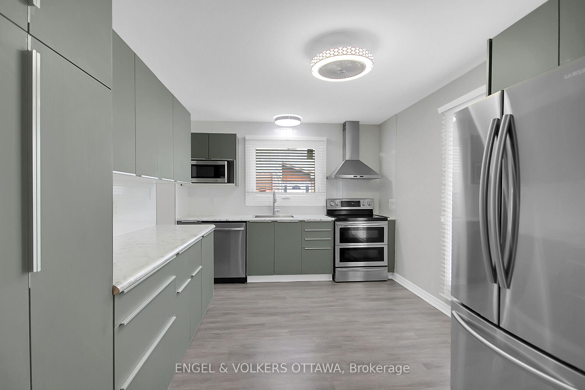 Photo 5 of 112 Fieldgate Drive, Ottawa, Barrhaven - Knollsbrook — HOMEH
