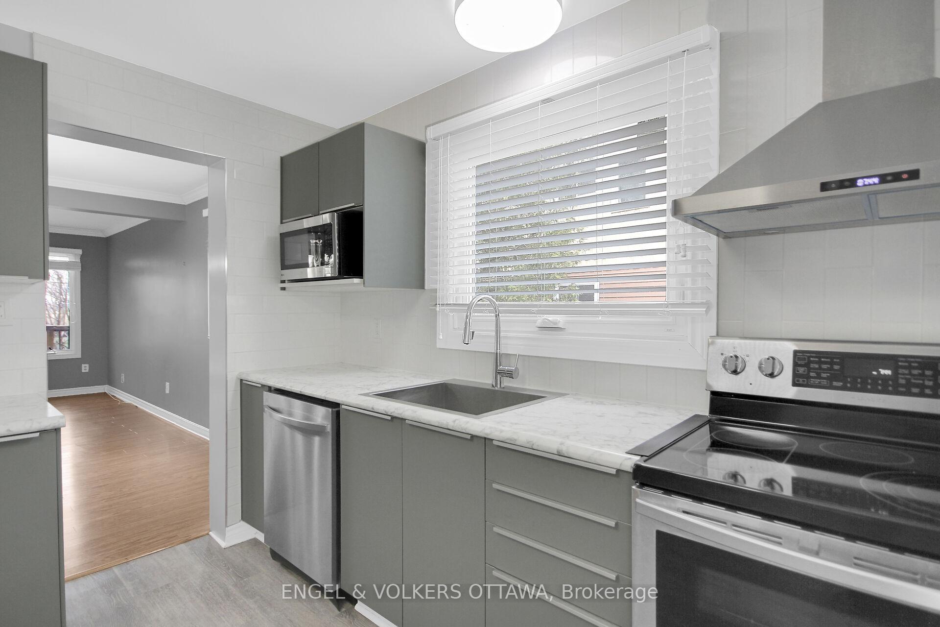 Photo 8 of 112 Fieldgate Drive, Ottawa, Barrhaven - Knollsbrook — HOMEH