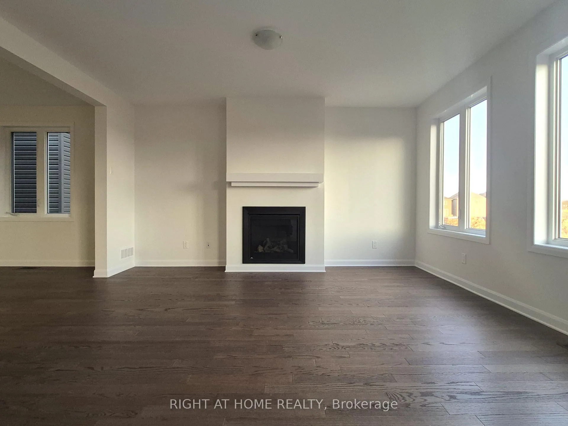 Photo 17 of 139 Invention Boulevard, Ottawa, Kanata - Morgan's Grant/South March — HOMEH