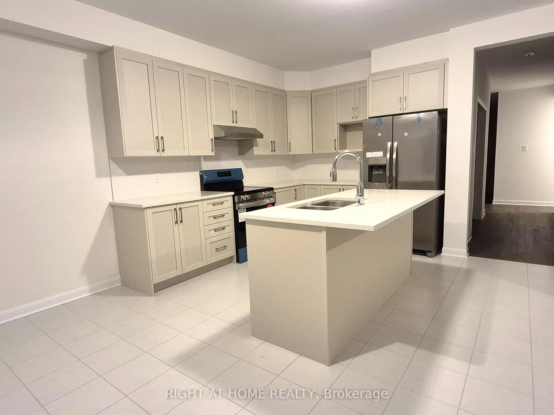 Photo 24 of 139 Invention Boulevard, Ottawa, Kanata - Morgan's Grant/South March — HOMEH