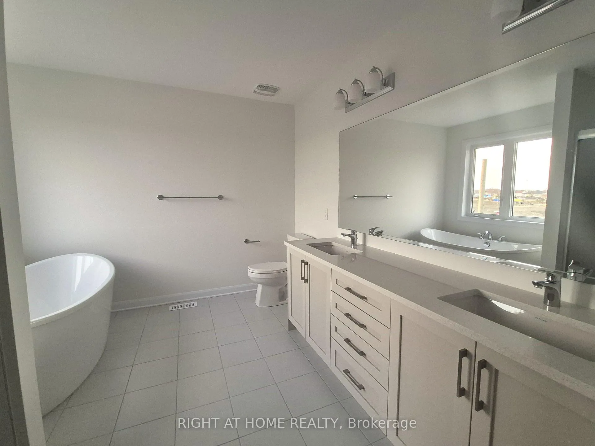 Photo 40 of 139 Invention Boulevard, Ottawa, Kanata - Morgan's Grant/South March — HOMEH