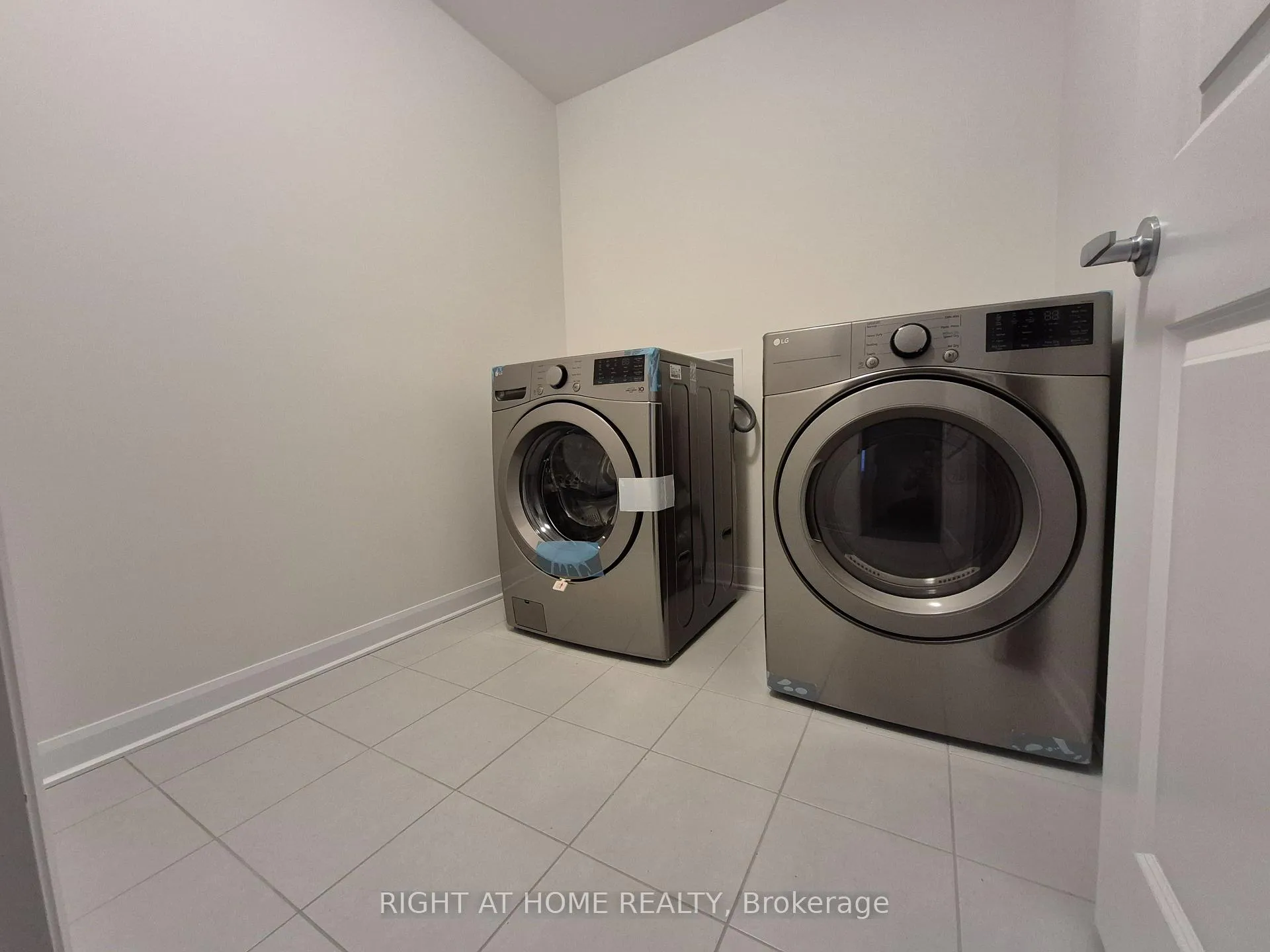 Photo 80 of 139 Invention Boulevard, Ottawa, Kanata - Morgan's Grant/South March — HOMEH