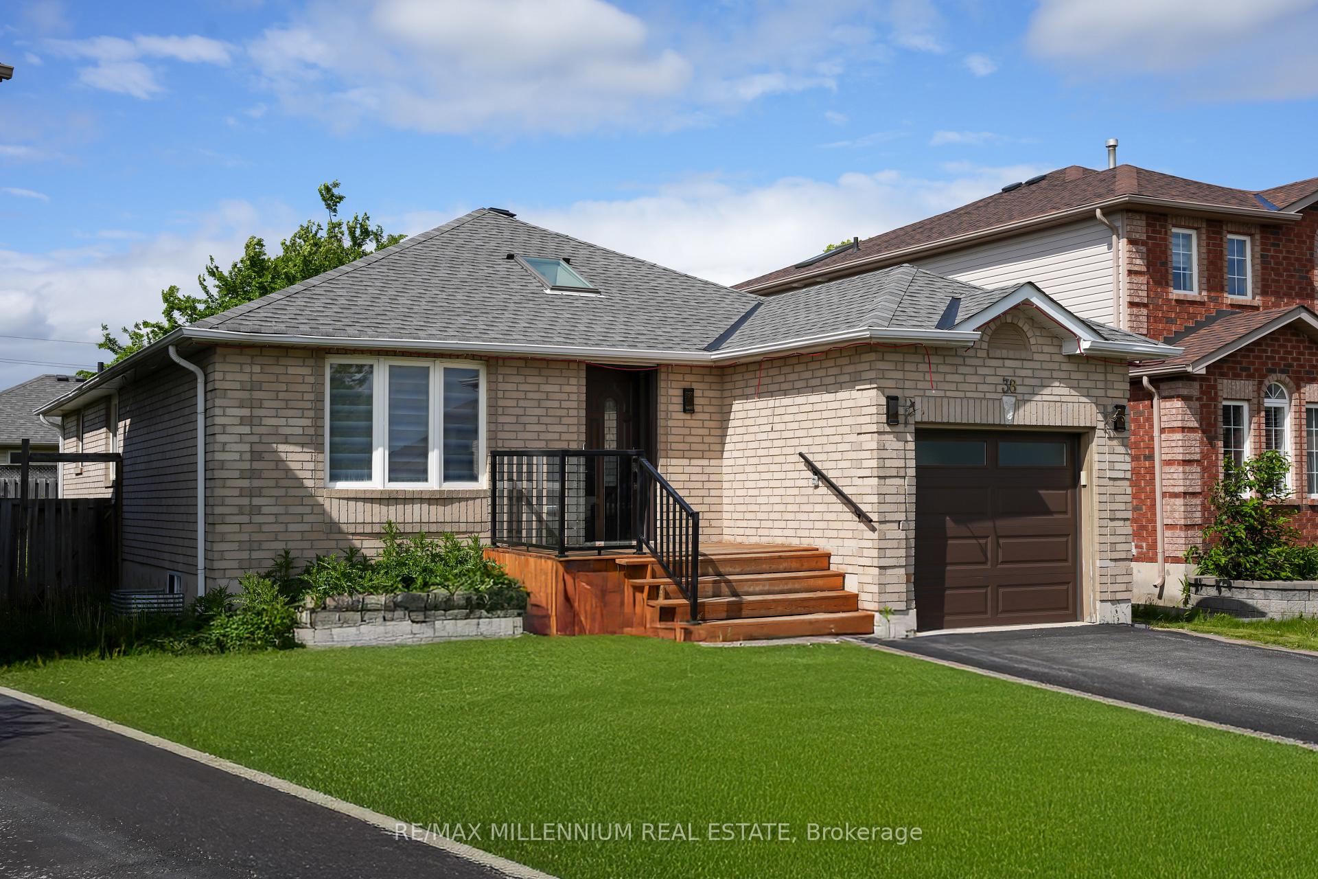 Photo 1 of 38 Ambler Bay, Barrie, Georgian Drive — HOMEH