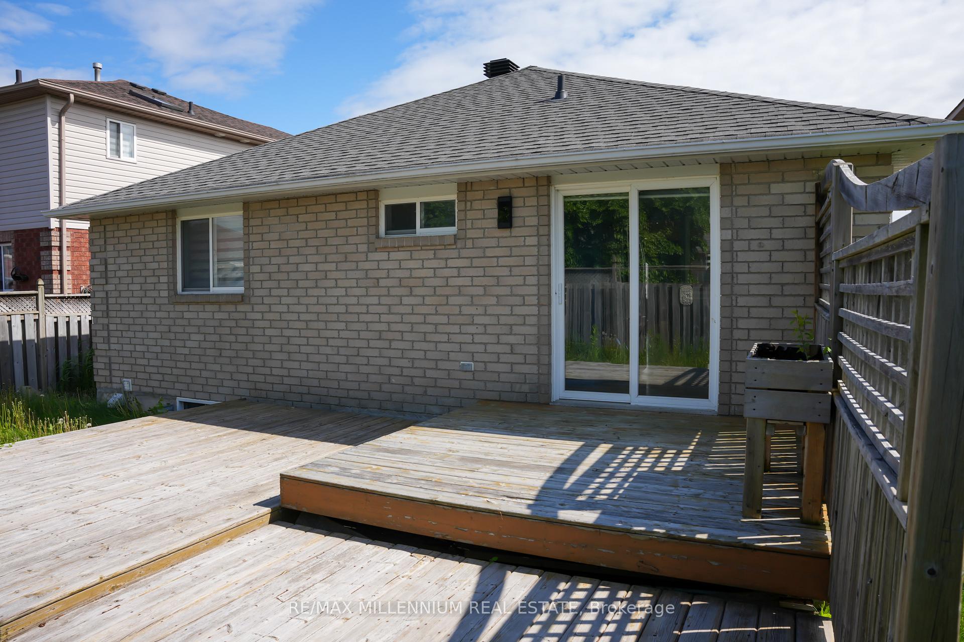 Photo 22 of 38 Ambler Bay, Barrie, Georgian Drive — HOMEH