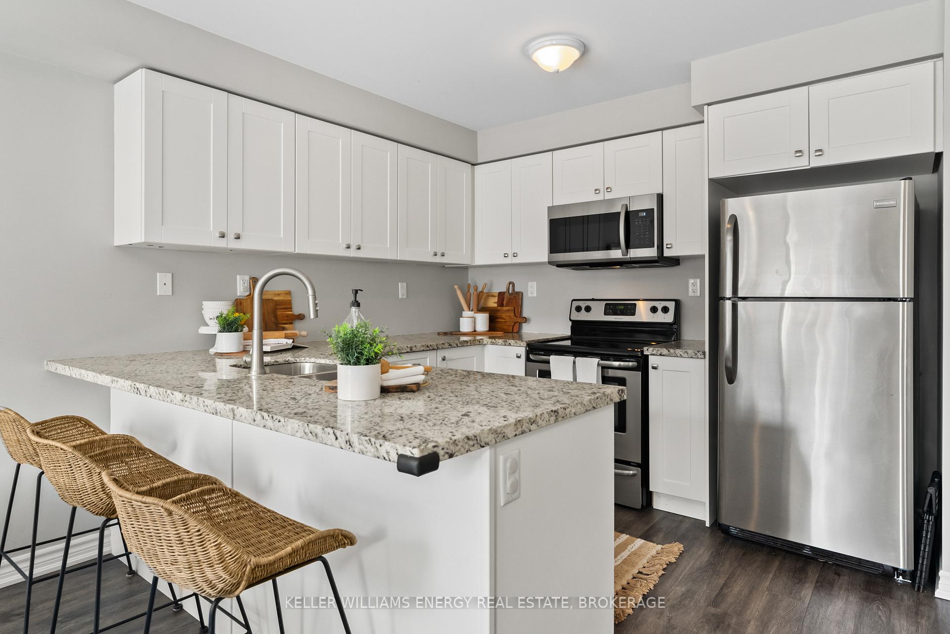 Photo 11 of 8 Ken Bromley Lane, Clarington, Bowmanville — HOMEH