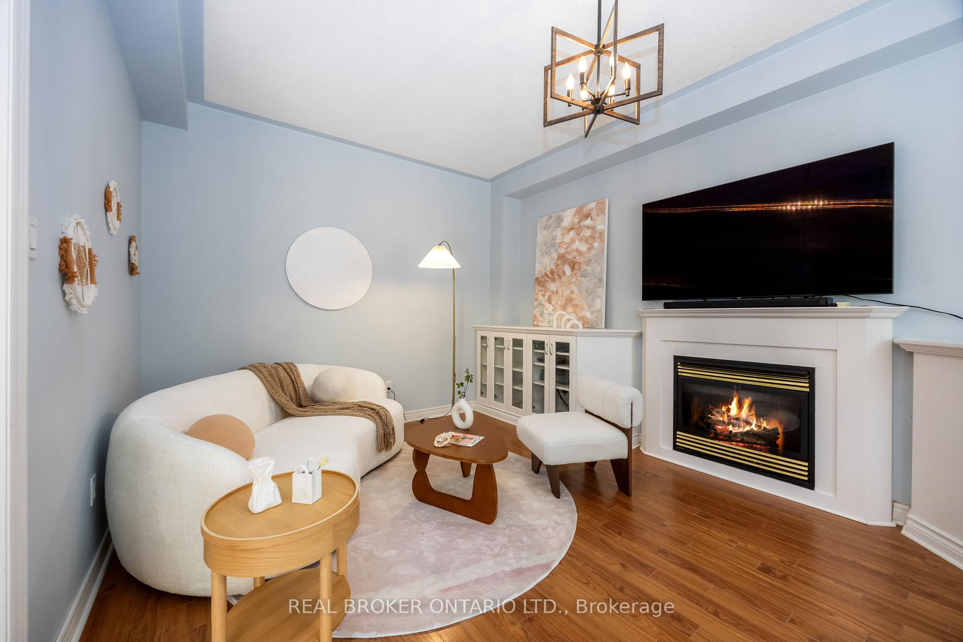 Photo 4 of 51 Haverhill Terrace, Aurora, Bayview Wellington — HOMEH