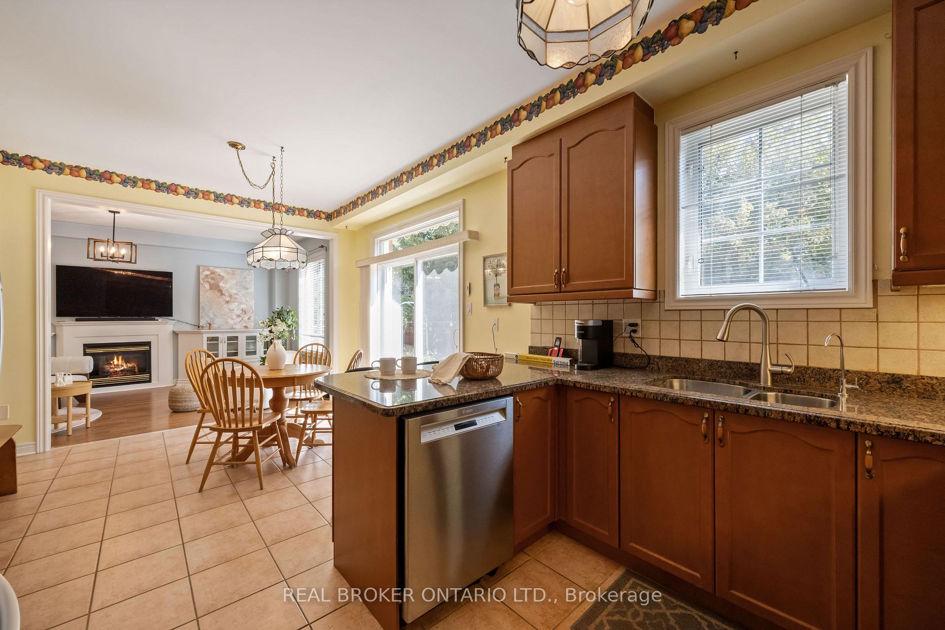 Photo 18 of 51 Haverhill Terrace, Aurora, Bayview Wellington — HOMEH