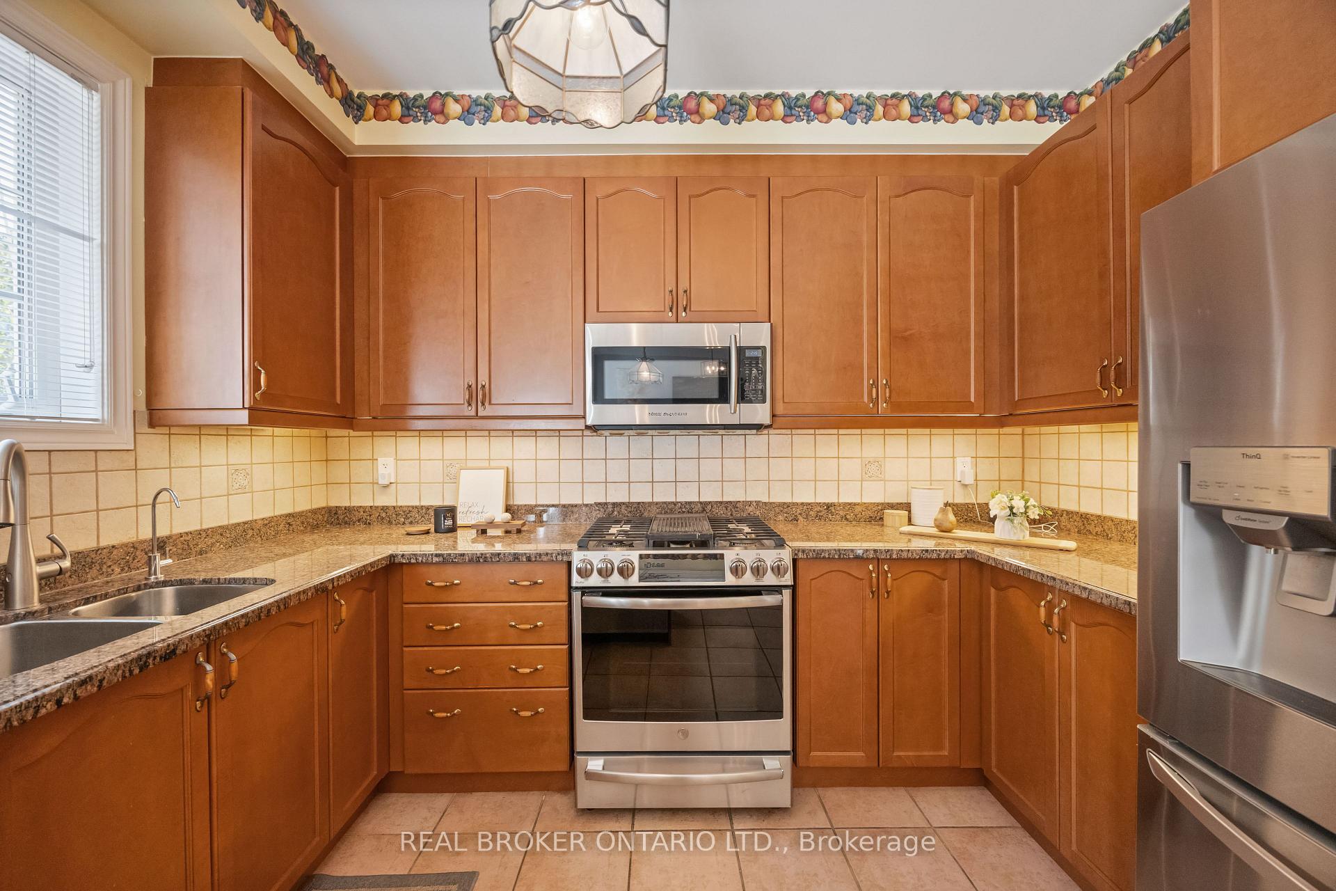 Photo 20 of 51 Haverhill Terrace, Aurora, Bayview Wellington — HOMEH