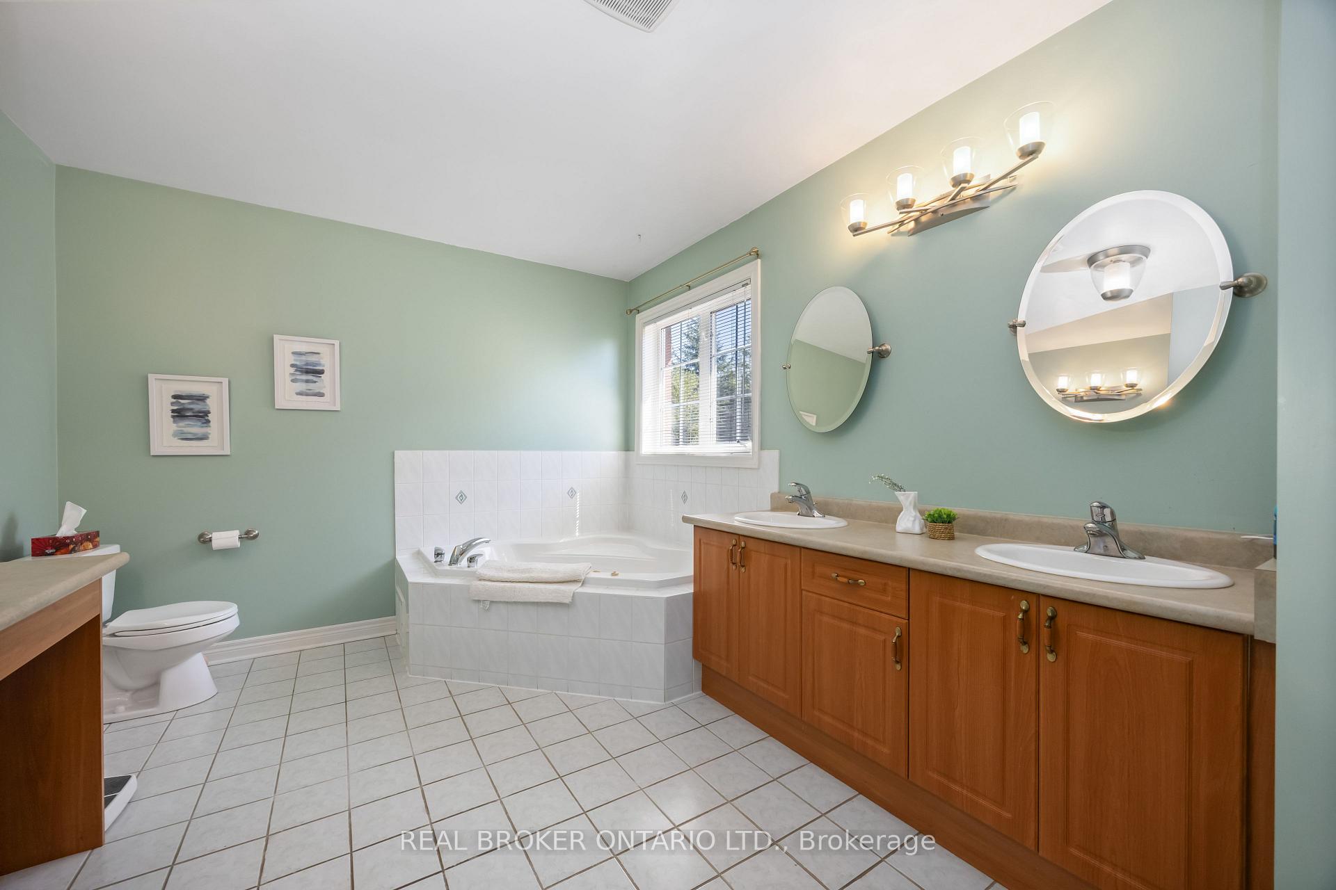 Photo 34 of 51 Haverhill Terrace, Aurora, Bayview Wellington — HOMEH