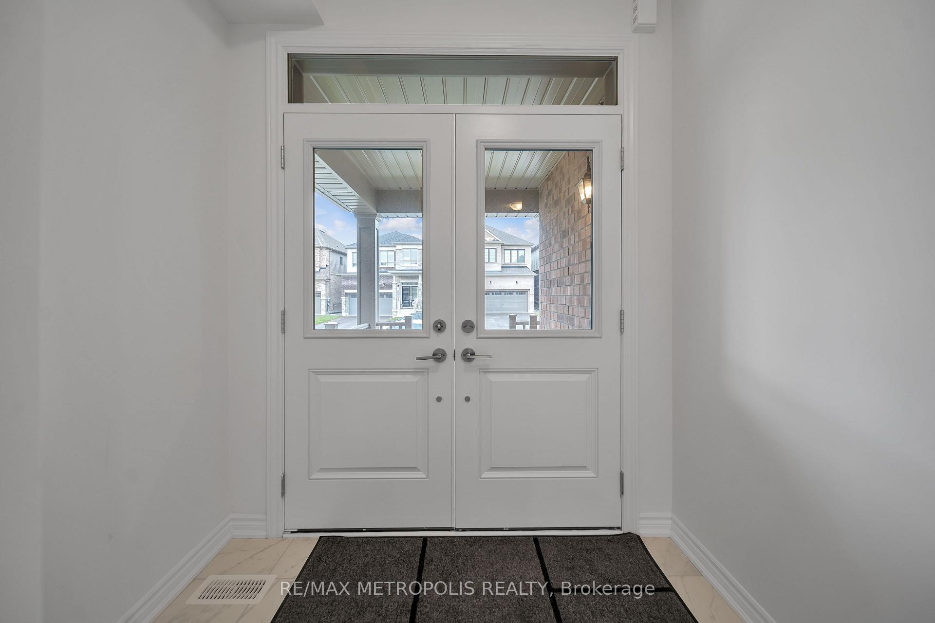 Photo 3 of 26 Gemini Drive, Barrie, Rural Barrie Southeast — HOMEH