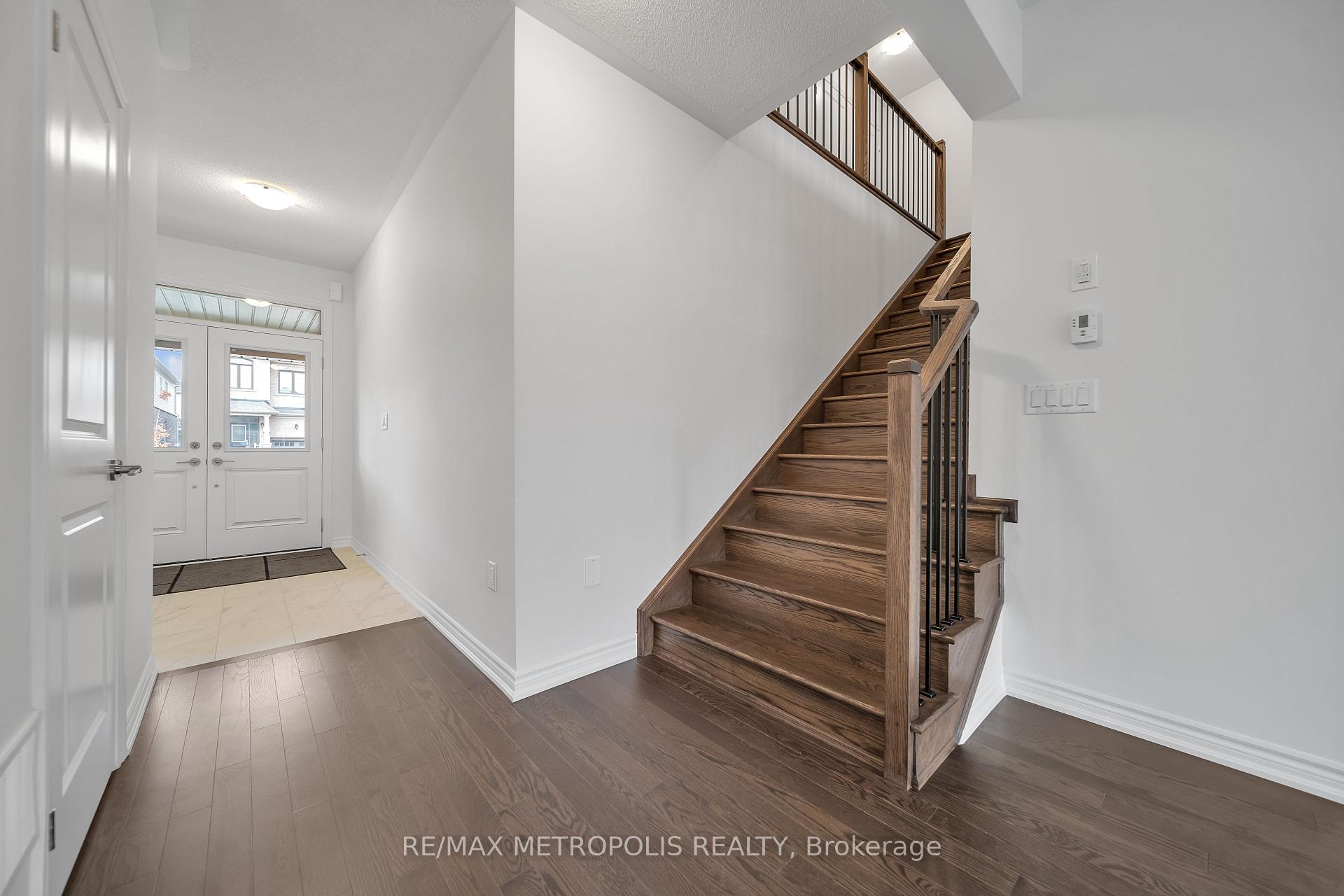 Photo 5 of 26 Gemini Drive, Barrie, Rural Barrie Southeast — HOMEH