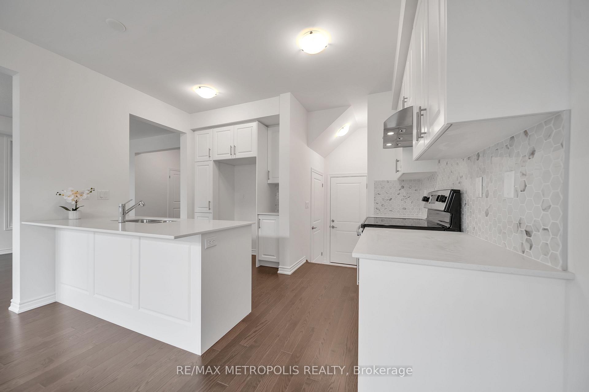 Photo 10 of 26 Gemini Drive, Barrie, Rural Barrie Southeast — HOMEH