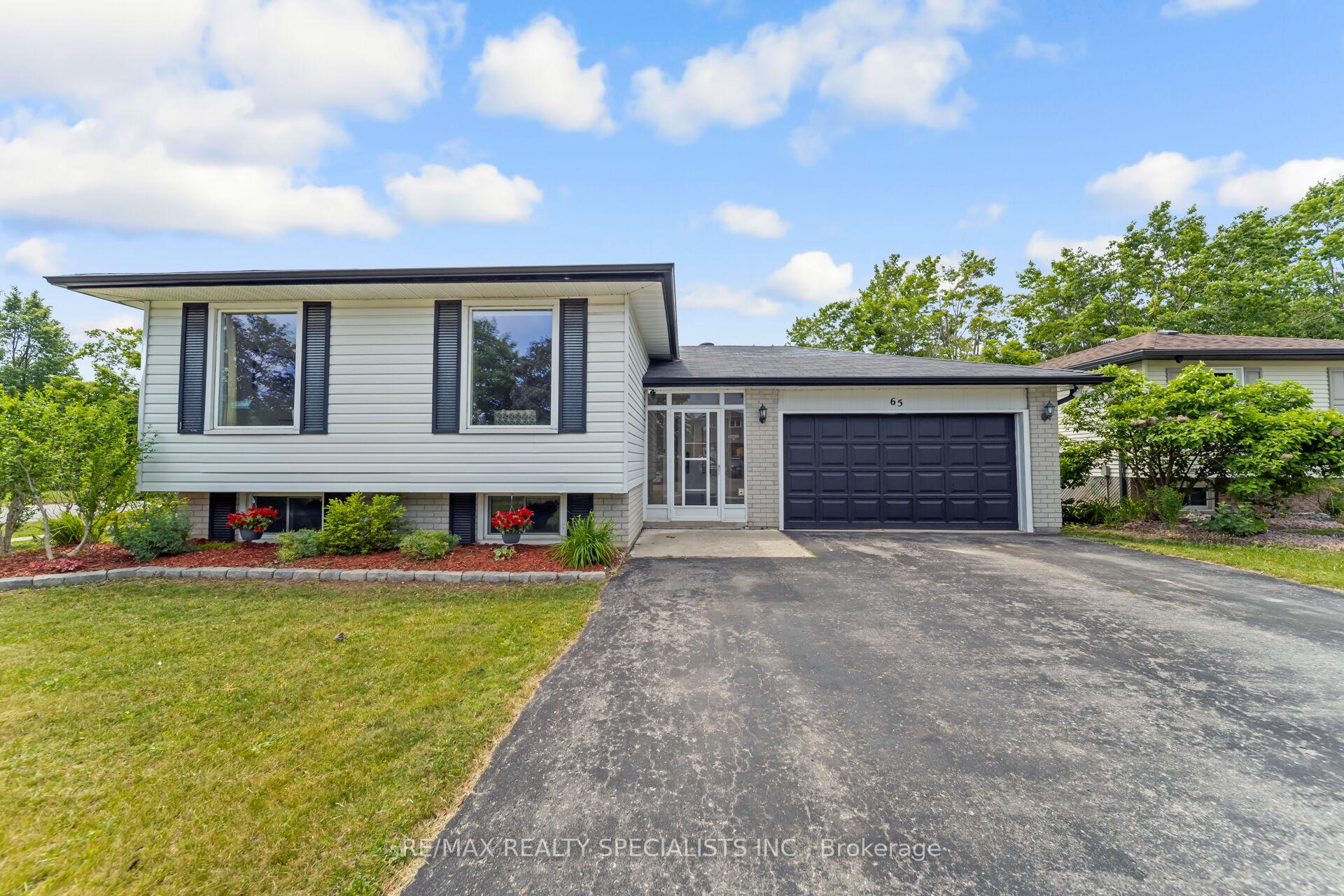 Photo 2 of 65 Bronte Crescent, Barrie, Letitia Heights — HOMEH