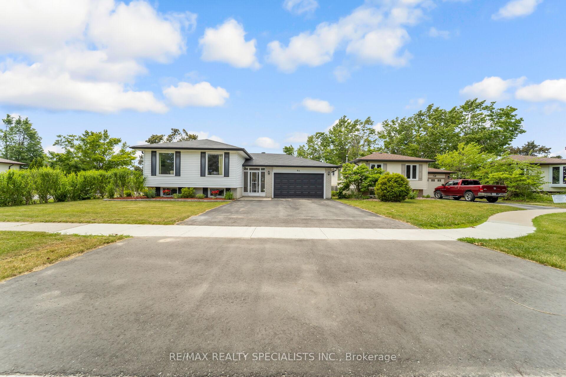 Photo 4 of 65 Bronte Crescent, Barrie, Letitia Heights — HOMEH