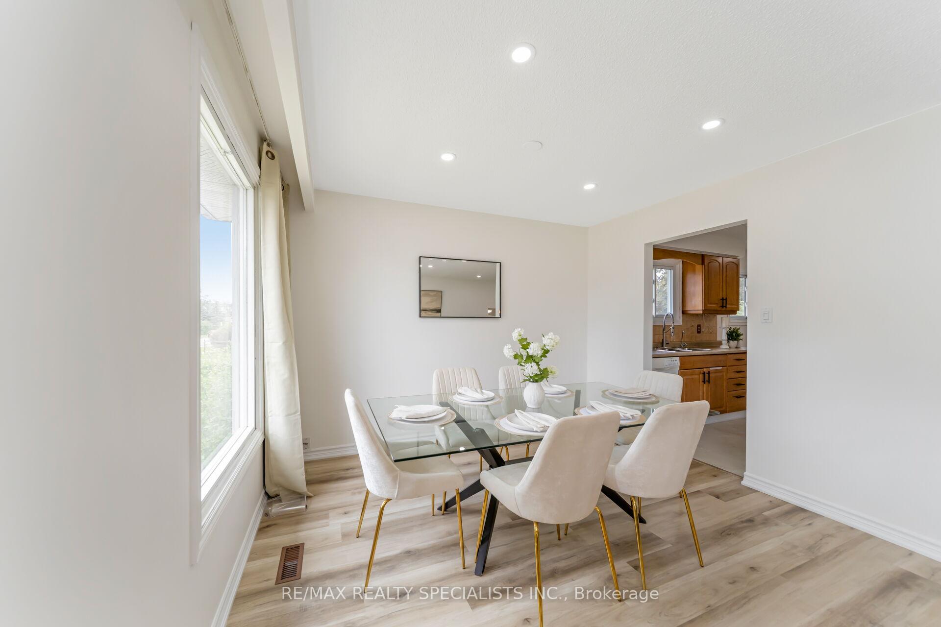 Photo 17 of 65 Bronte Crescent, Barrie, Letitia Heights — HOMEH