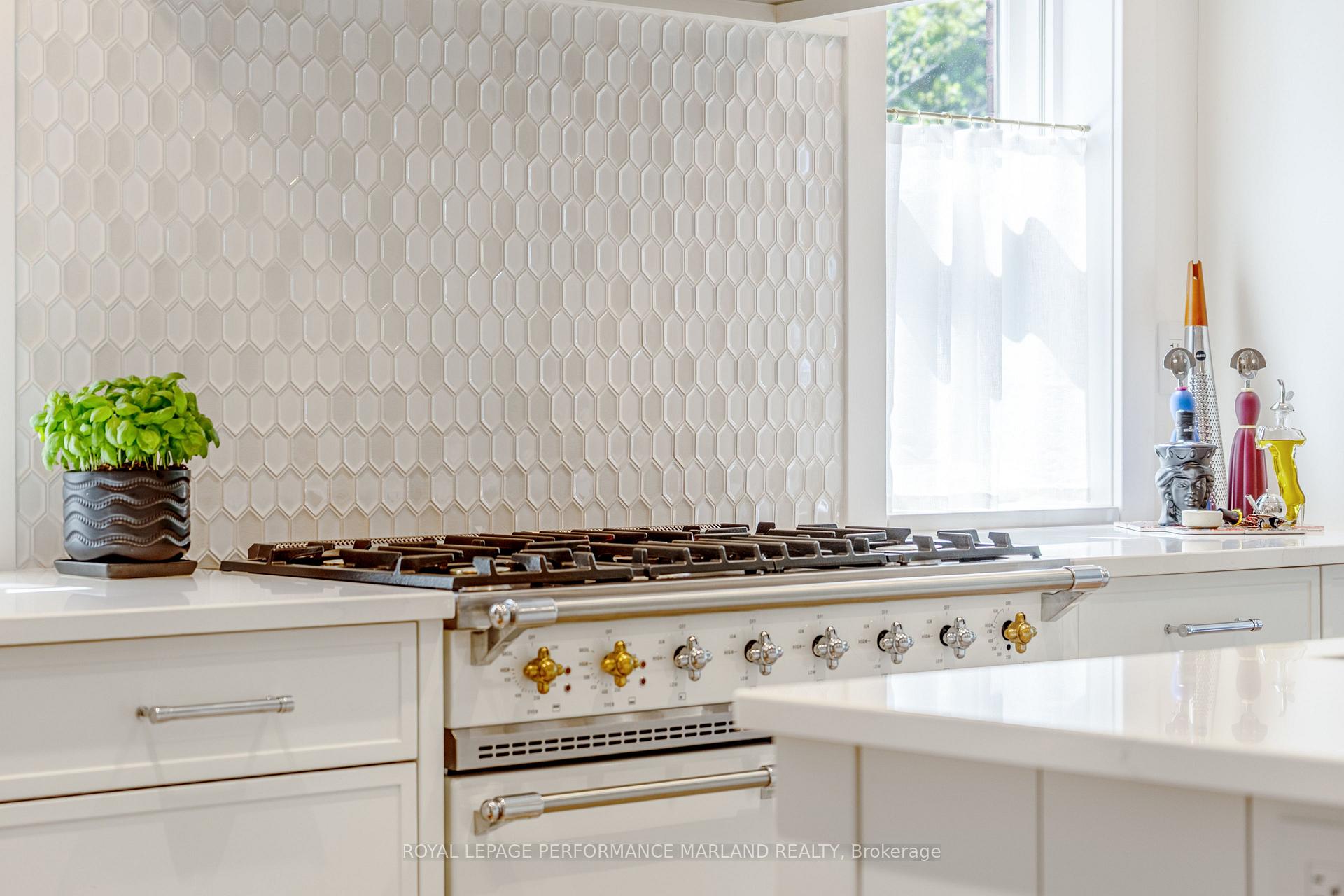 Photo 18 of 540 Highland Avenue, Ottawa, McKellar/Highland — HOMEH