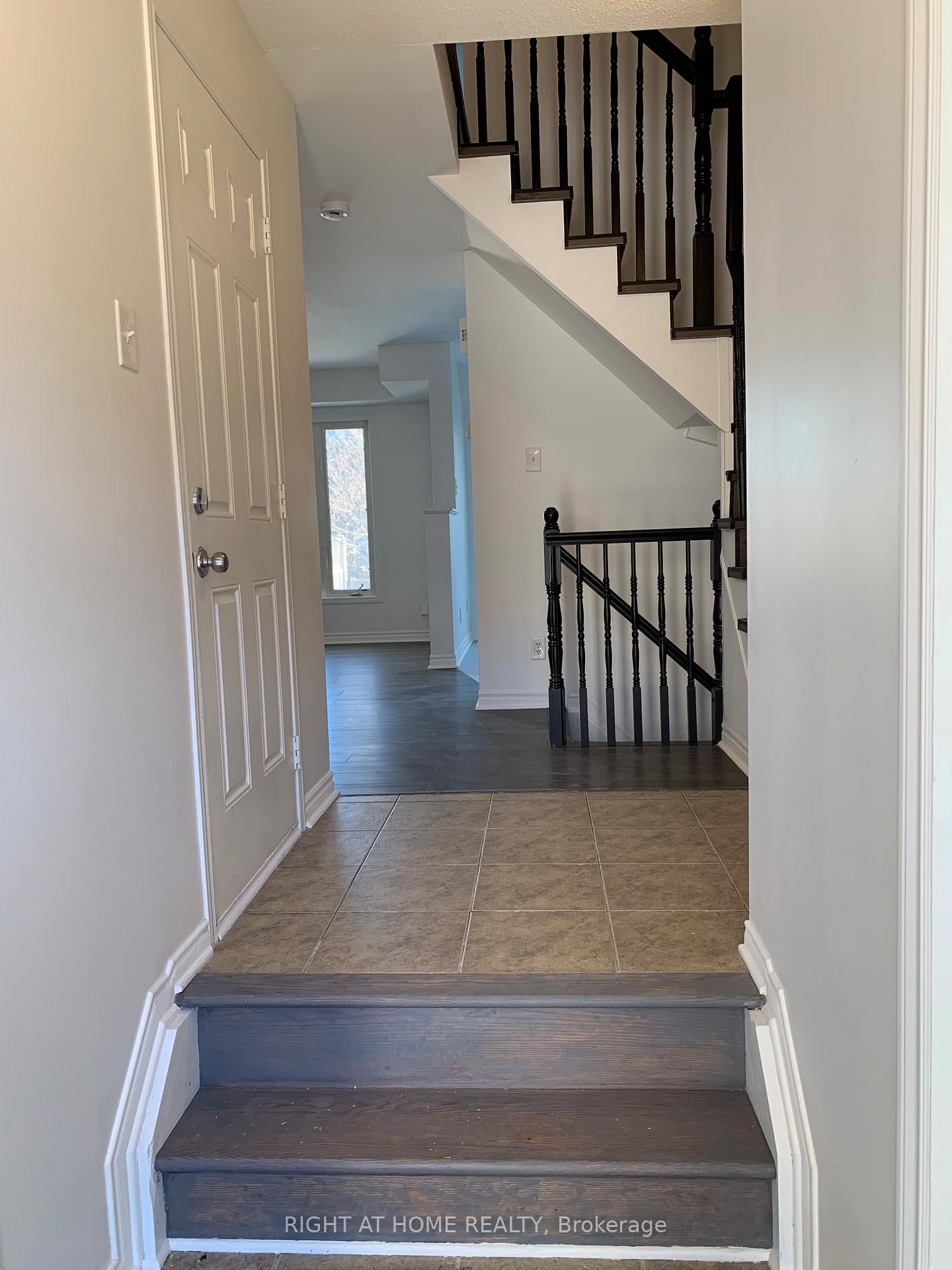 Photo 2 of 96 Chesapeake Crescent, Ottawa, Barrhaven - Cedargrove/Fraserdale — HOMEH