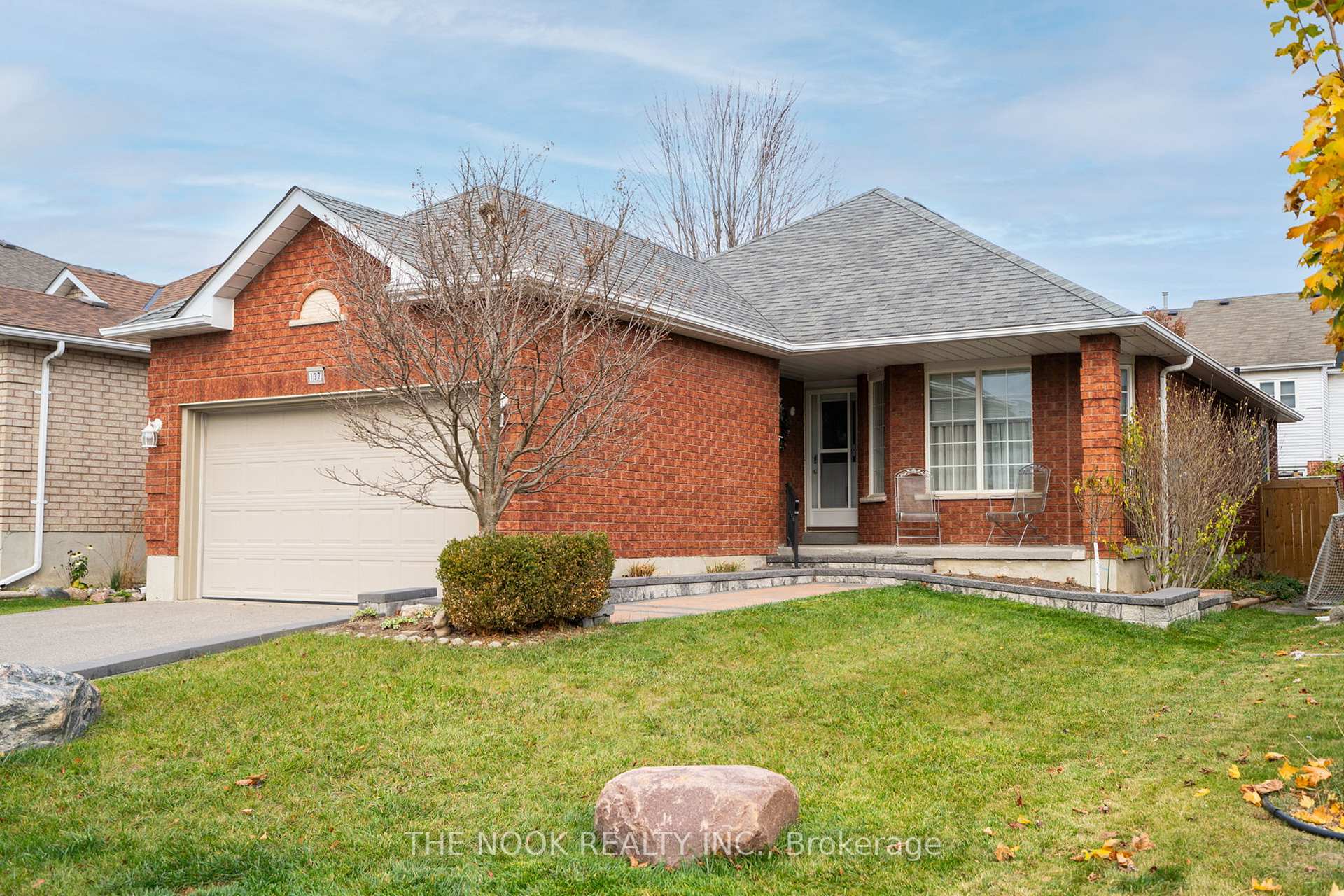 Photo 2 of 137 West Side Drive, Clarington, Bowmanville — HOMEH