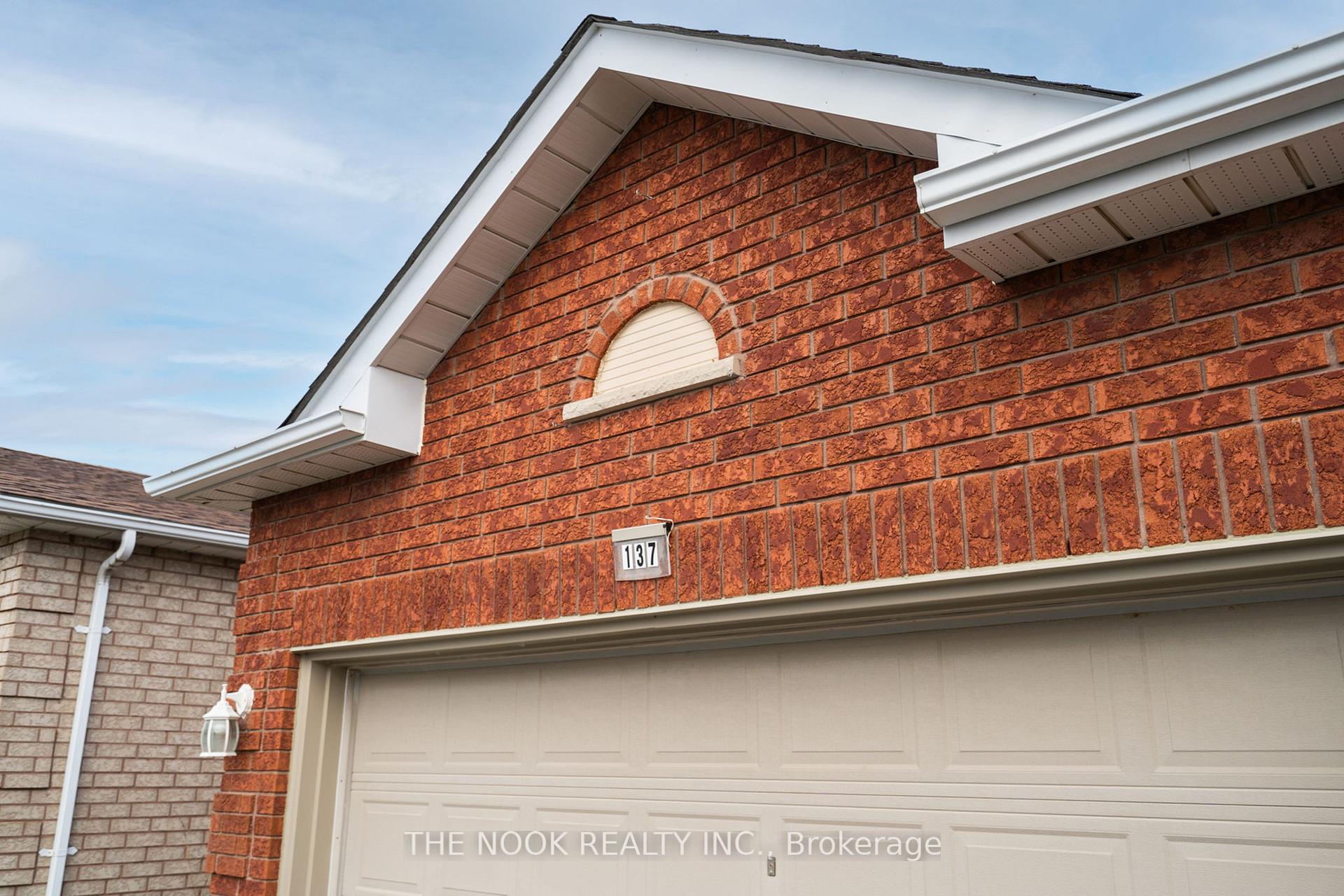 Photo 3 of 137 West Side Drive, Clarington, Bowmanville — HOMEH