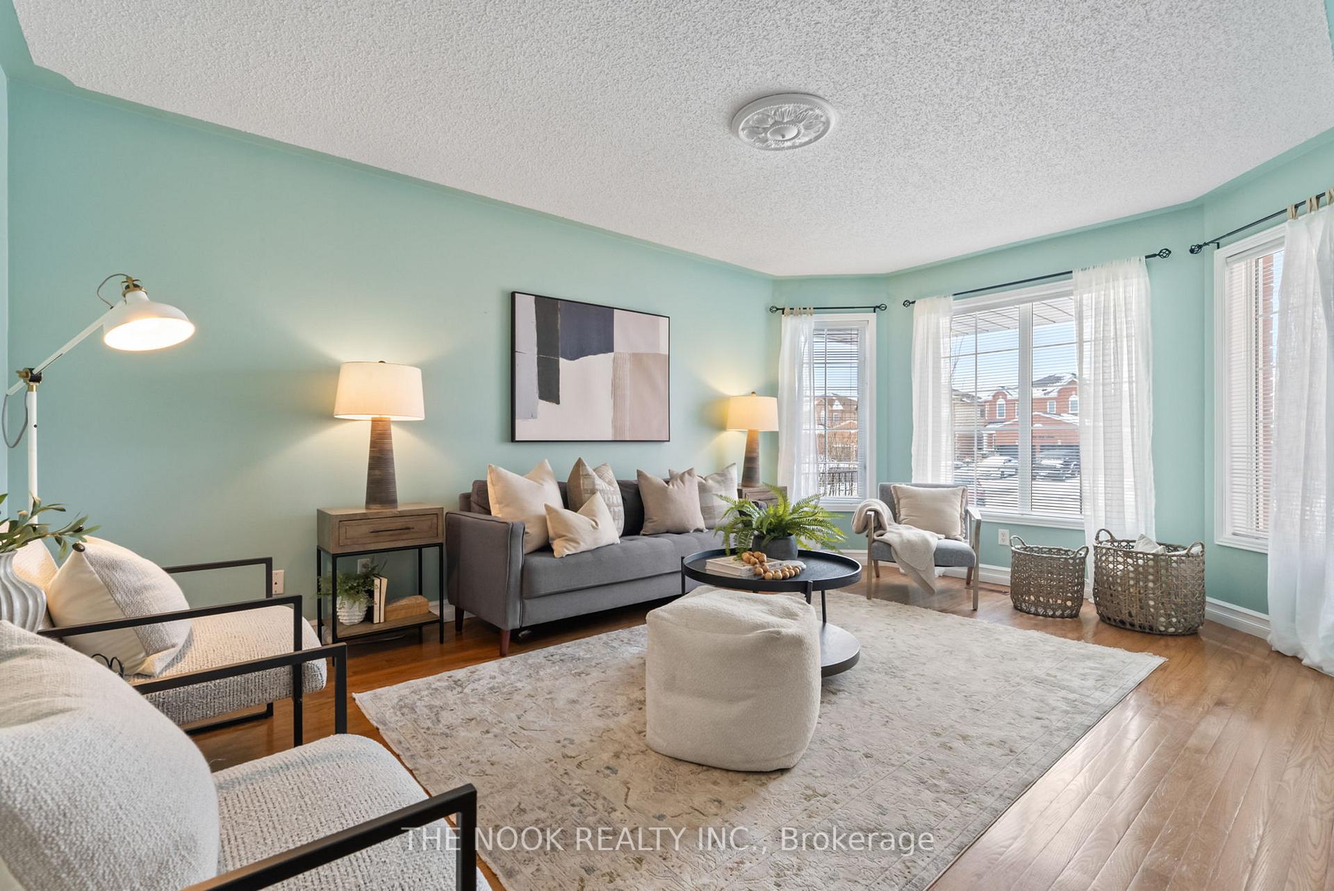 Photo 6 of 137 West Side Drive, Clarington, Bowmanville — HOMEH