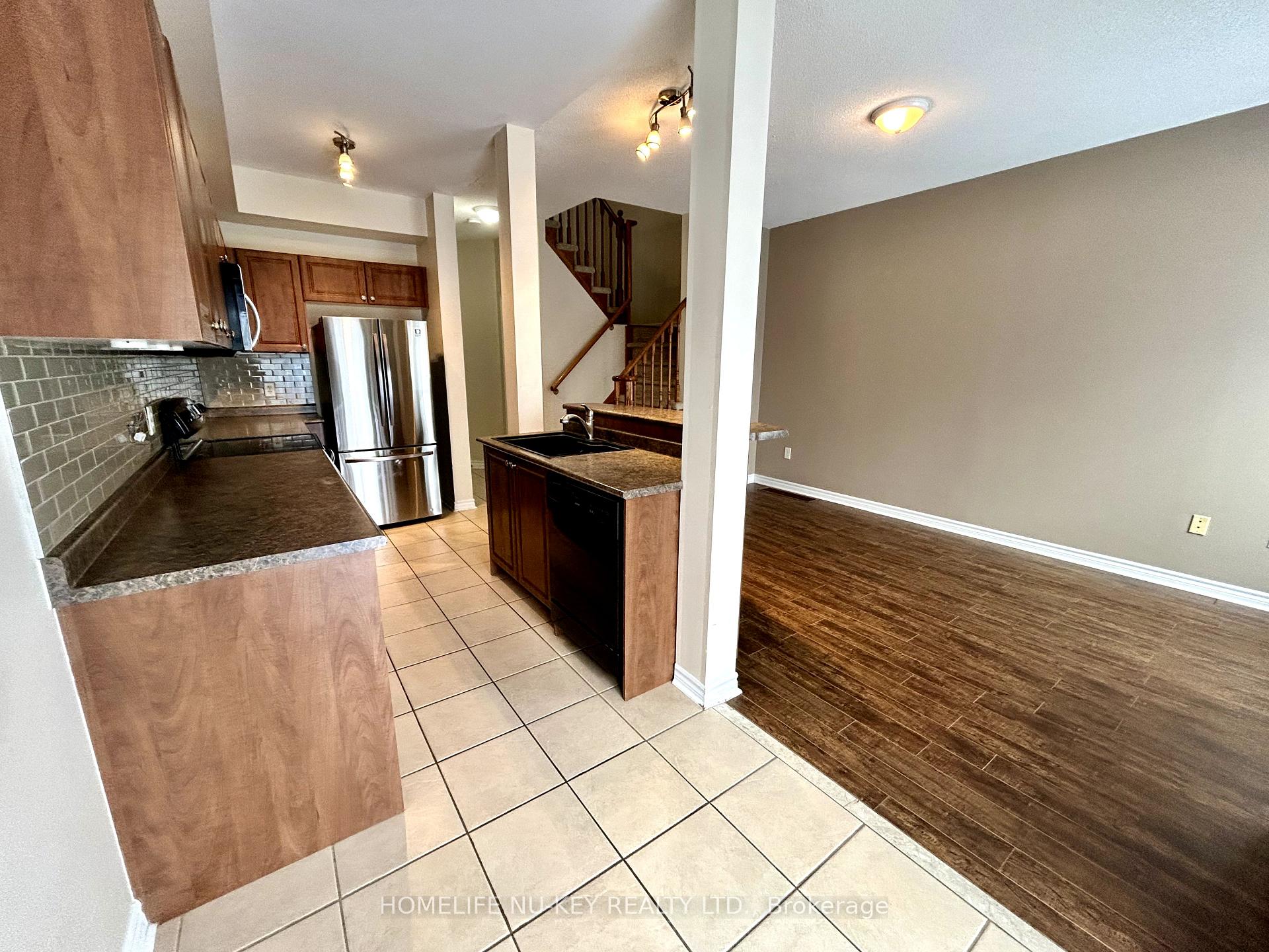 Photo 10 of 7 Arch Brown Court, Barrie, East Bayfield — HOMEH