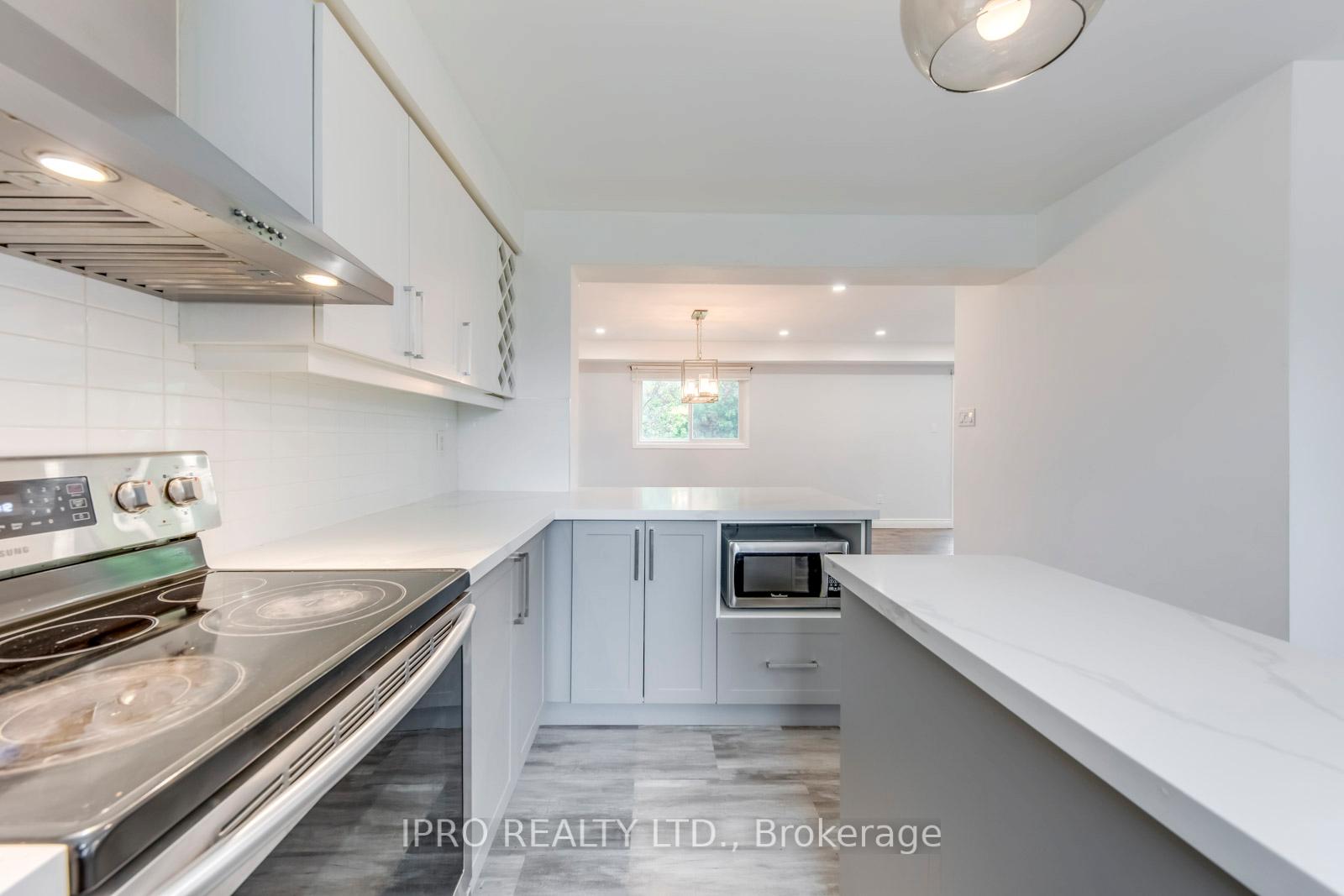 Photo 8 of 7 Wright Crescent, Ajax, Central — HOMEH