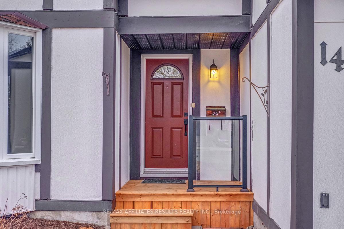 Photo 3 of 14 Exeter Drive, Ottawa, Barrhaven - On the Green — HOMEH