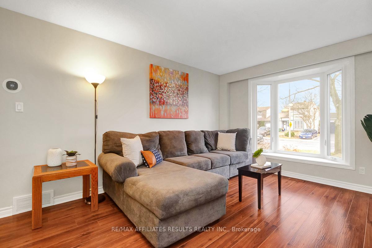 Photo 7 of 14 Exeter Drive, Ottawa, Barrhaven - On the Green — HOMEH