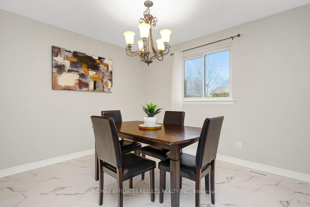 Photo 11 of 14 Exeter Drive, Ottawa, Barrhaven - On the Green — HOMEH