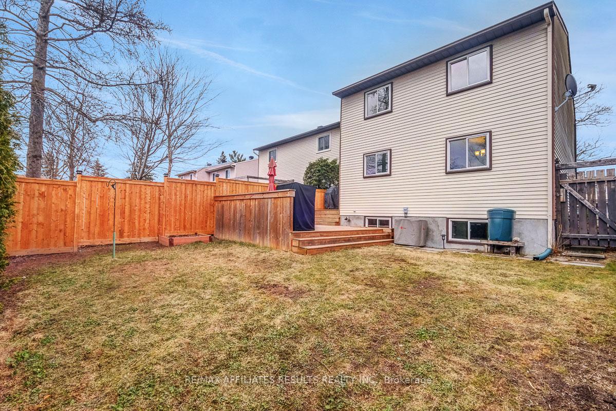 Photo 30 of 14 Exeter Drive, Ottawa, Barrhaven - On the Green — HOMEH