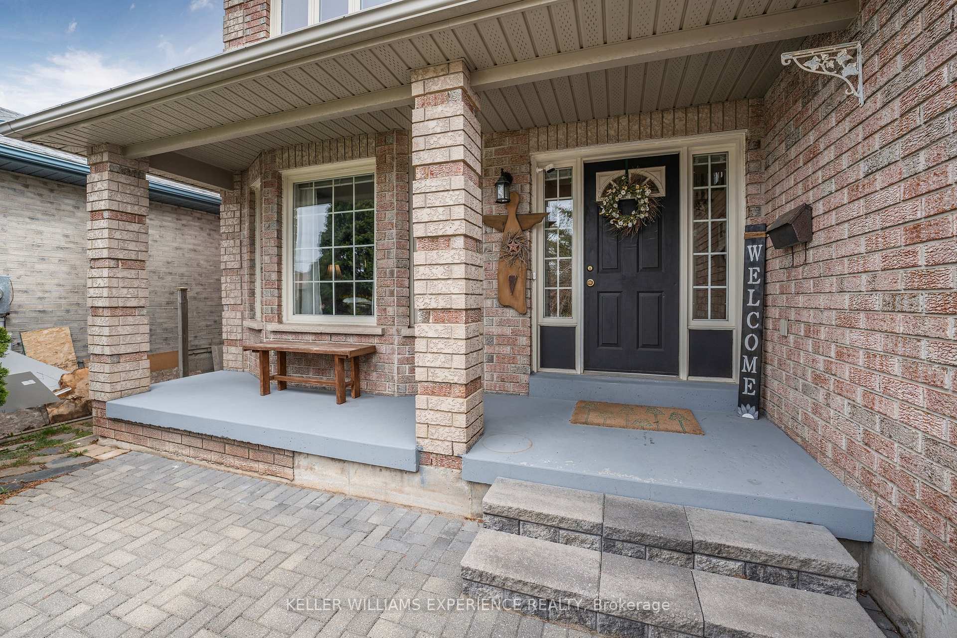 Photo 3 of 481 Ferndale Drive N, Barrie, Northwest — HOMEH