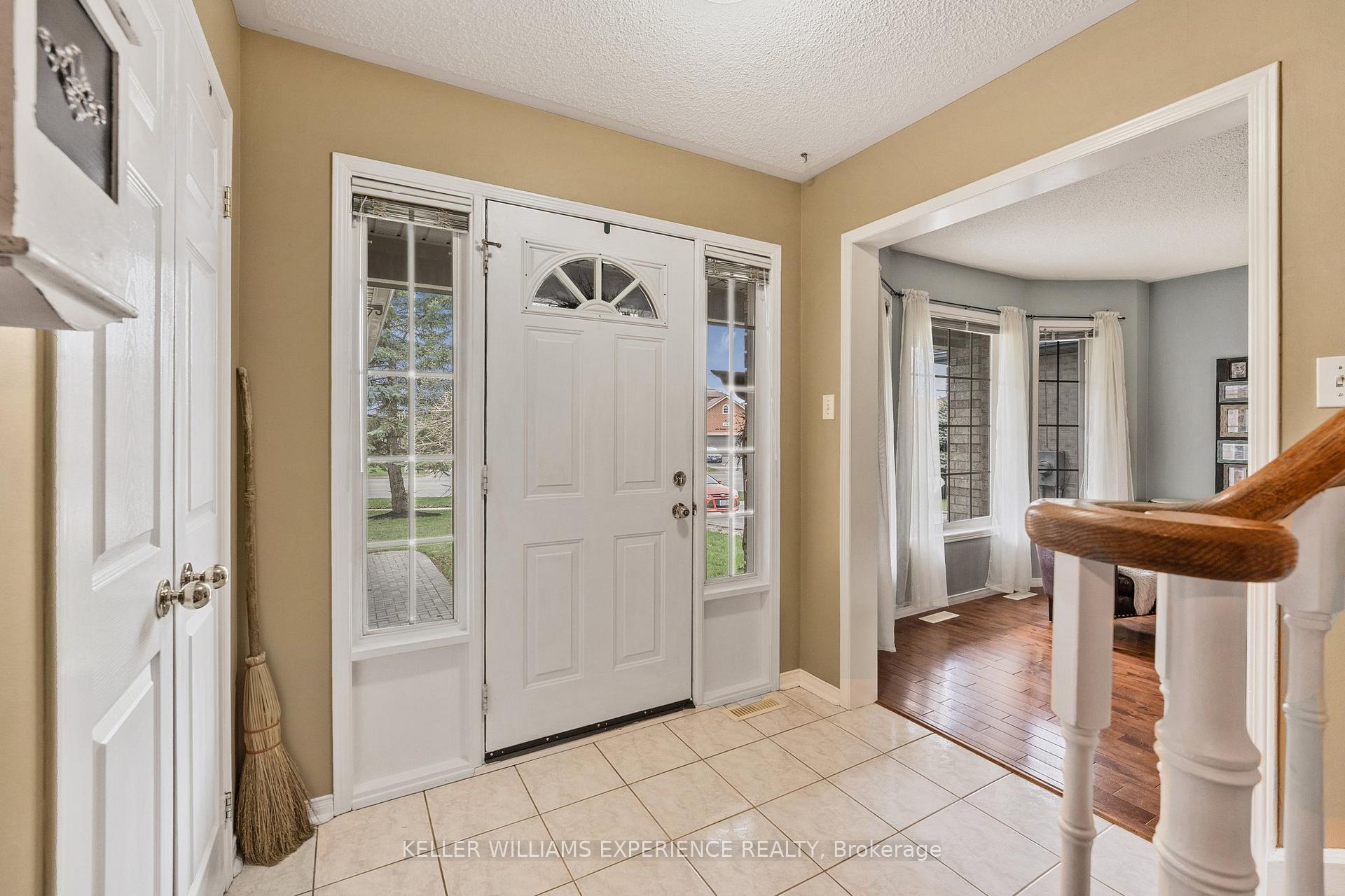 Photo 5 of 481 Ferndale Drive N, Barrie, Northwest — HOMEH
