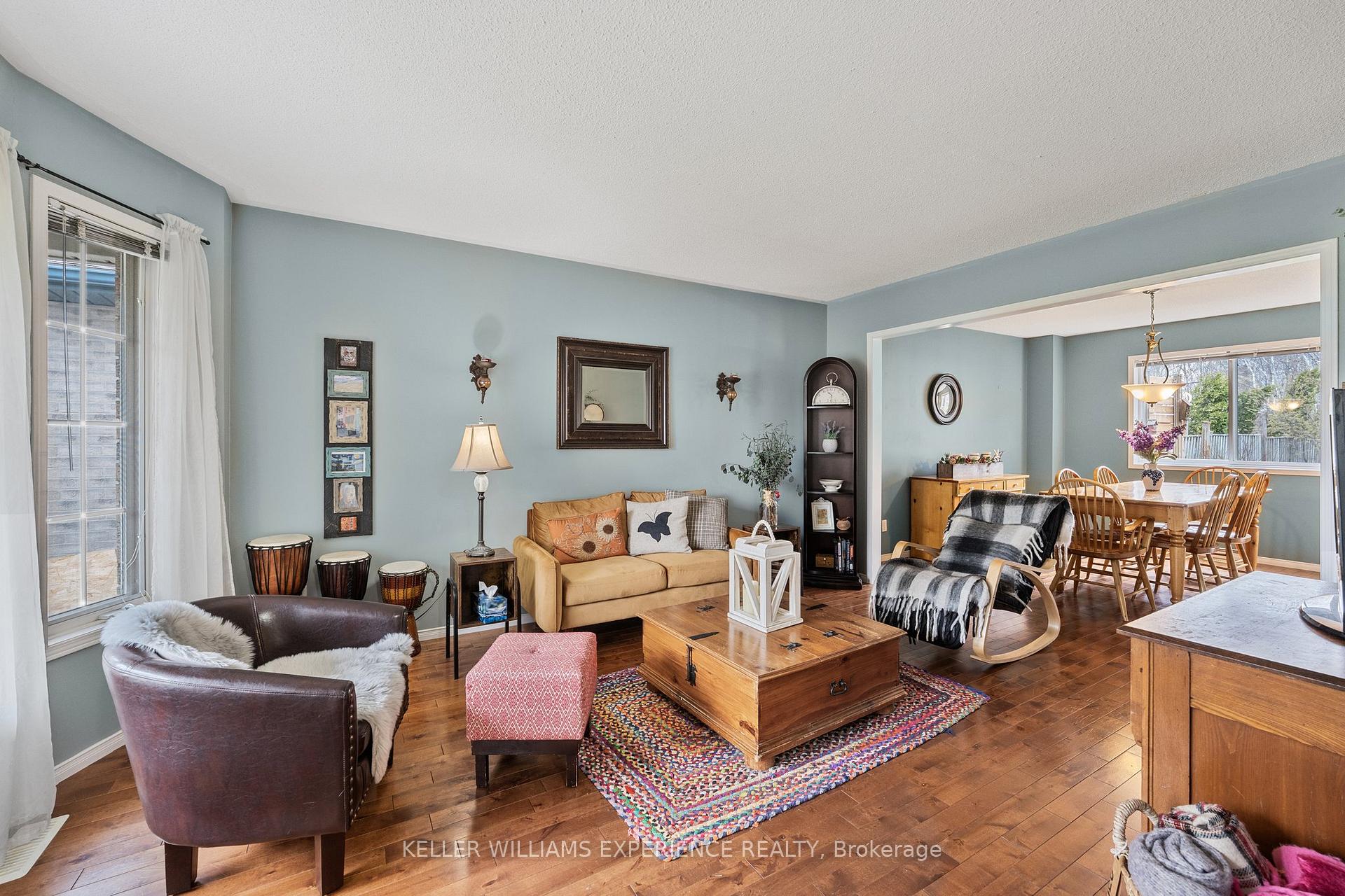 Photo 6 of 481 Ferndale Drive N, Barrie, Northwest — HOMEH