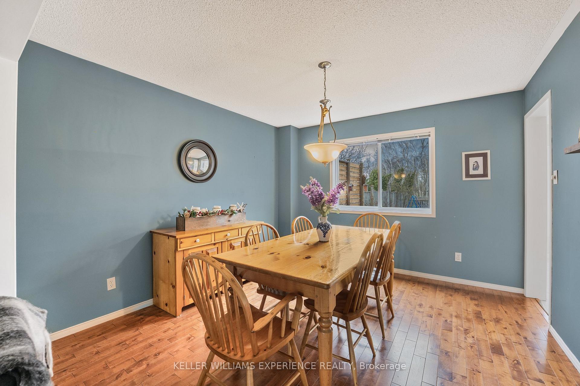 Photo 9 of 481 Ferndale Drive N, Barrie, Northwest — HOMEH